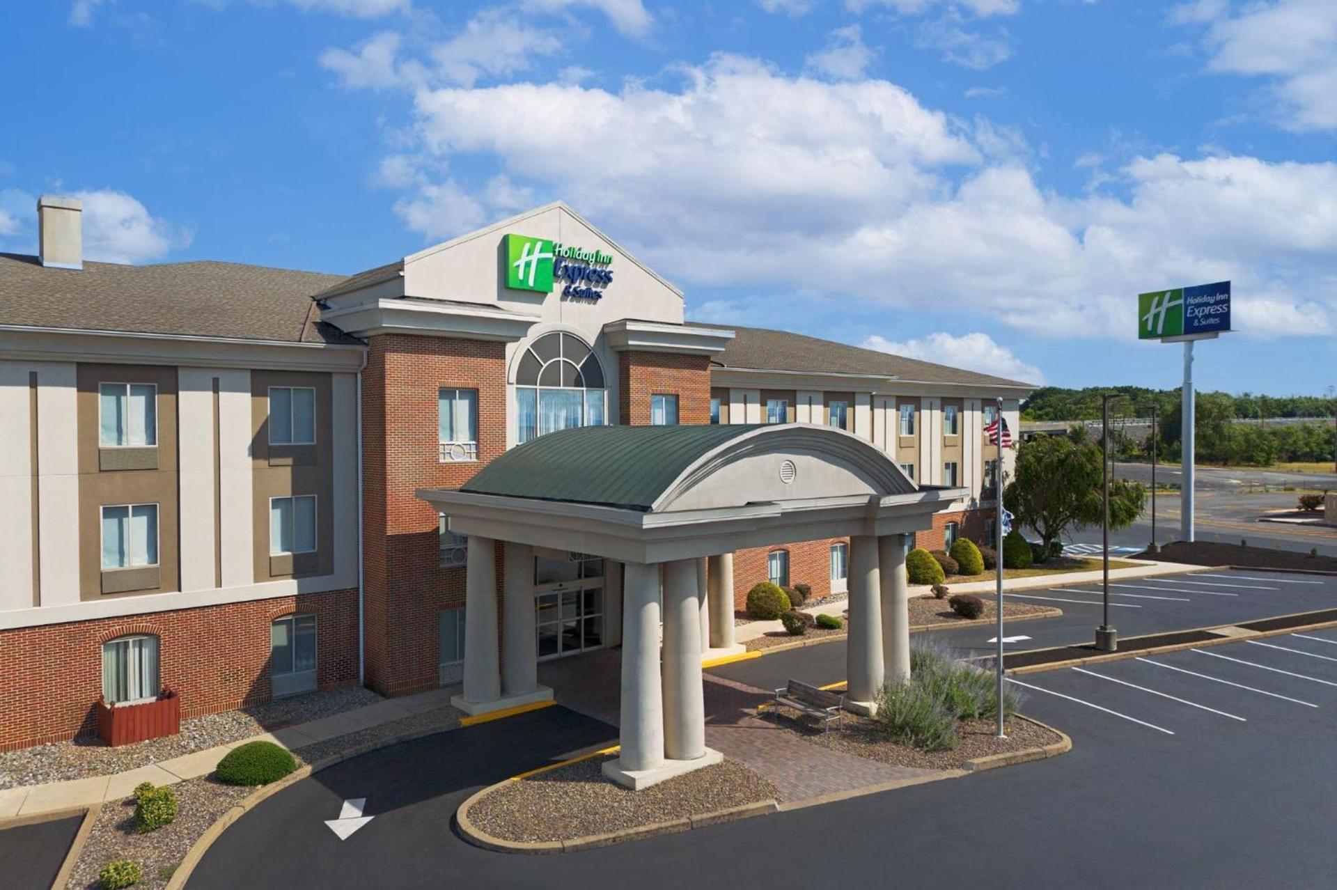 Holiday Inn Express & Suites by IHG Chambersburg by IHG photo 5
