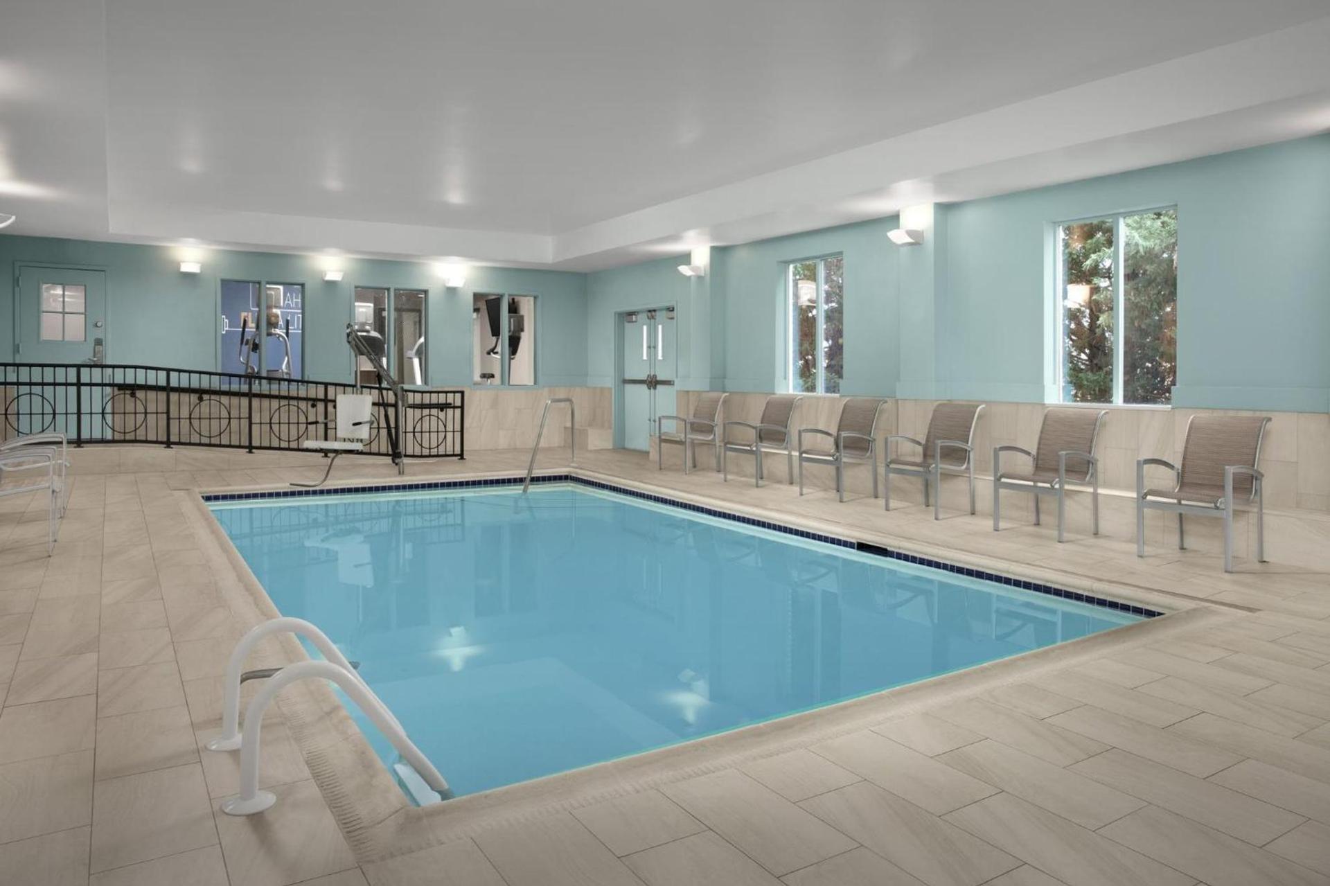 Holiday Inn Express & Suites by IHG Chambersburg by IHG photo 45