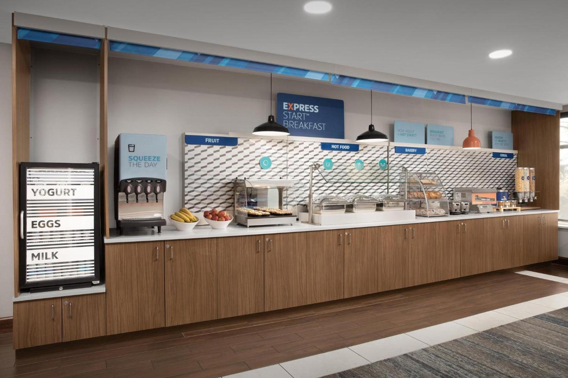 Holiday Inn Express & Suites by IHG Chambersburg by IHG photo 23