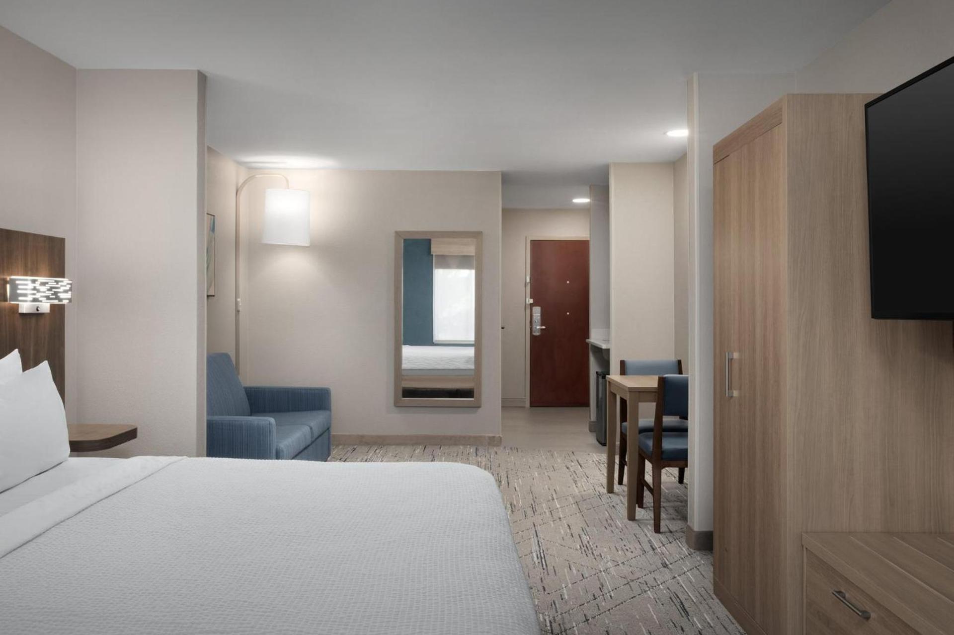 Holiday Inn Express & Suites by IHG Chambersburg by IHG photo 19