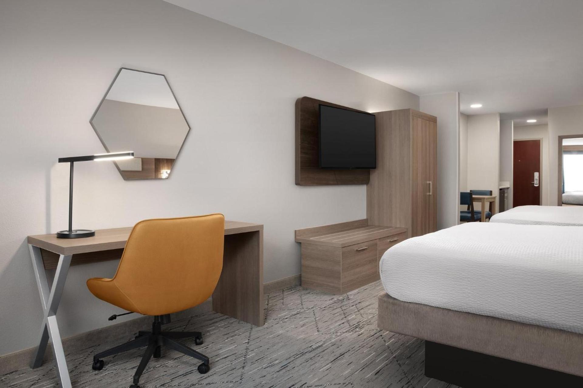 Holiday Inn Express & Suites by IHG Chambersburg by IHG photo 43