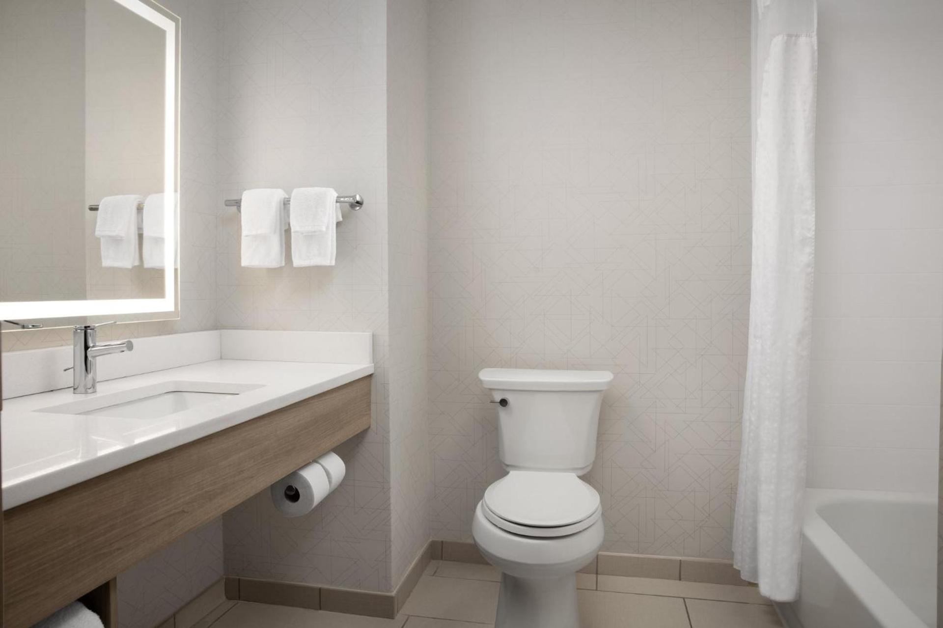 Holiday Inn Express & Suites by IHG Chambersburg by IHG photo 36