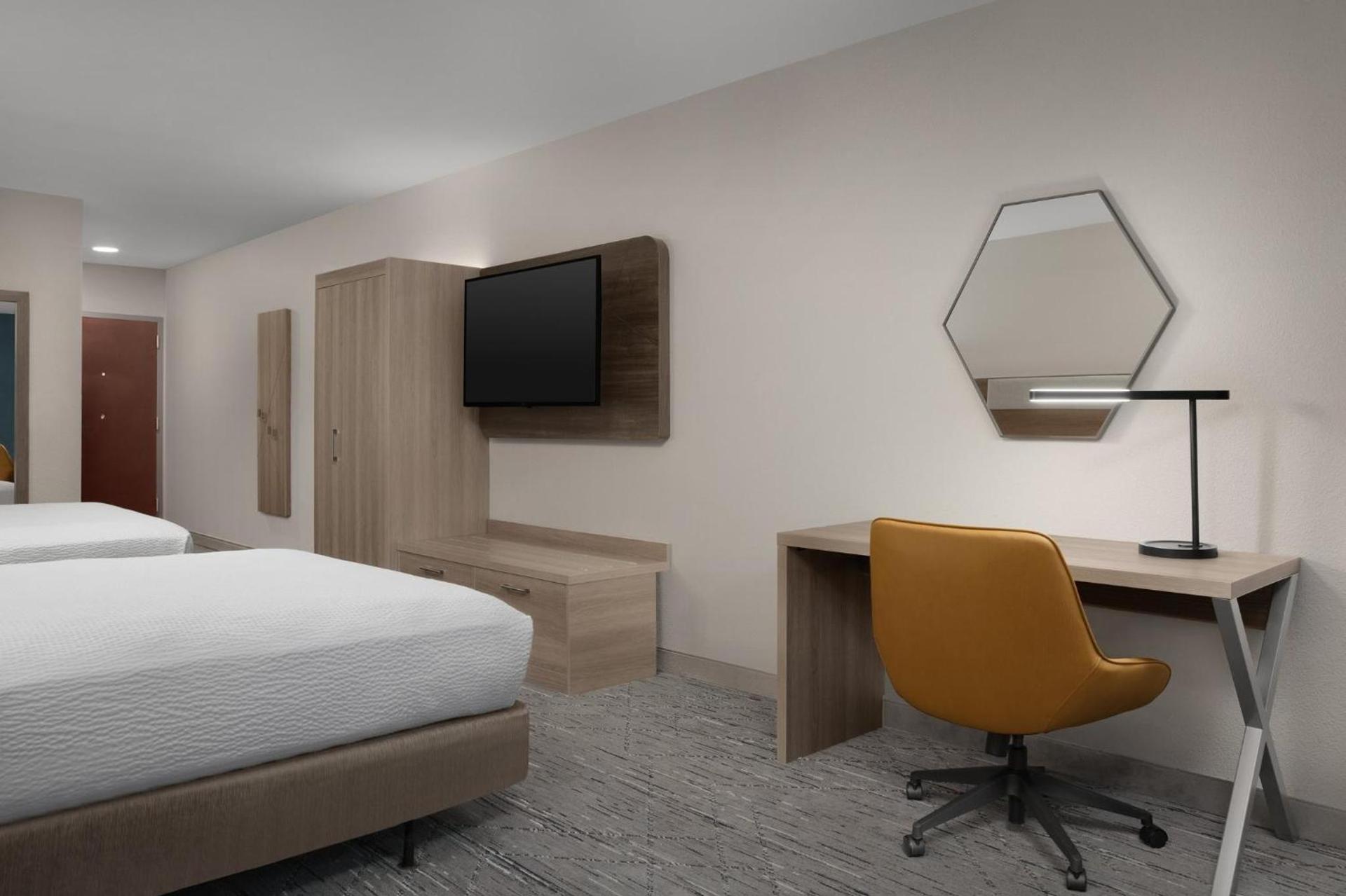 Holiday Inn Express & Suites by IHG Chambersburg by IHG photo 31