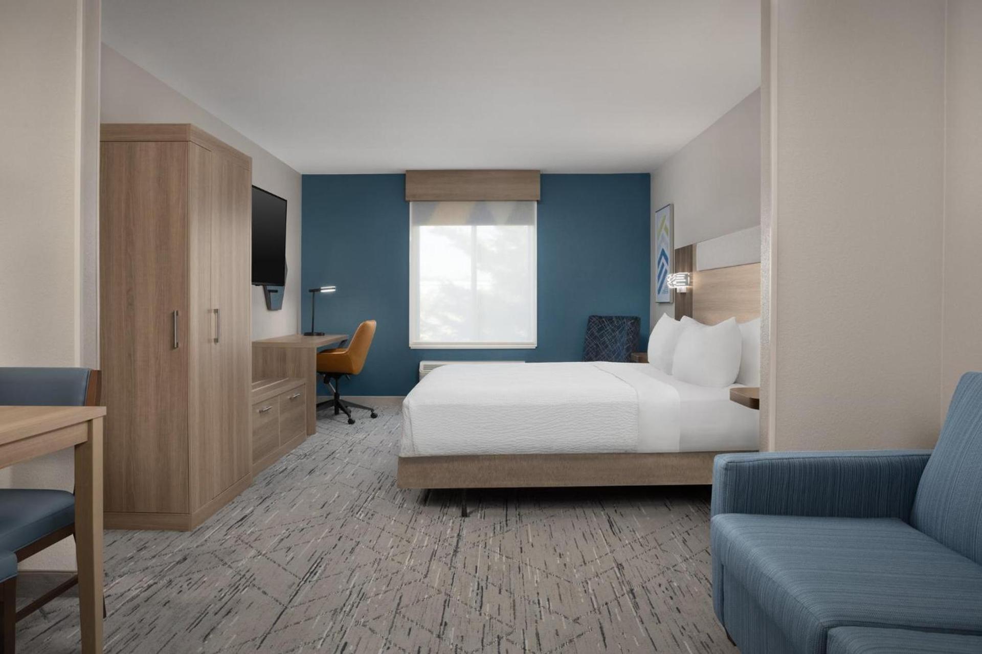 Holiday Inn Express & Suites by IHG Chambersburg by IHG photo 22