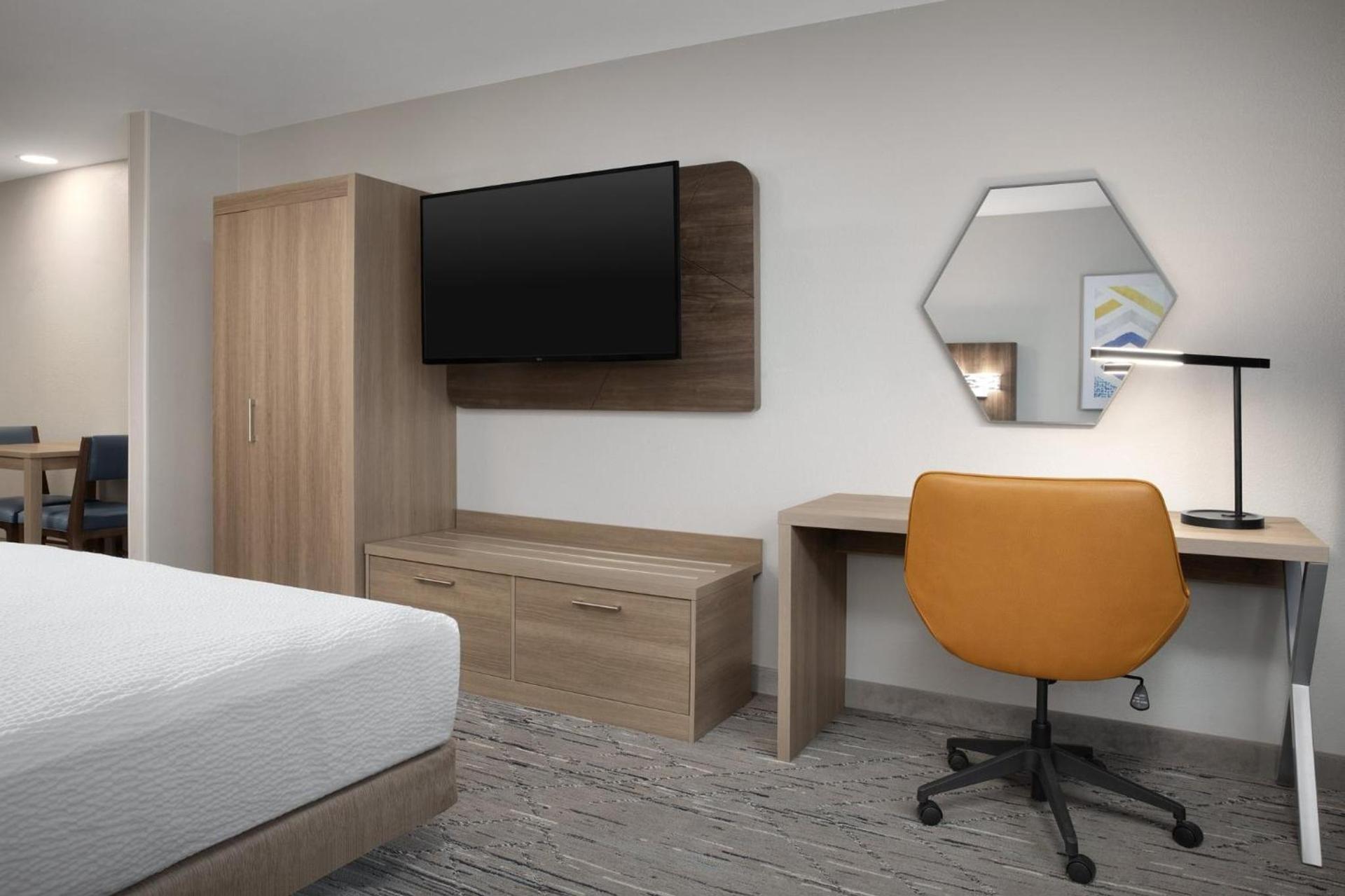 Holiday Inn Express & Suites by IHG Chambersburg by IHG photo 34
