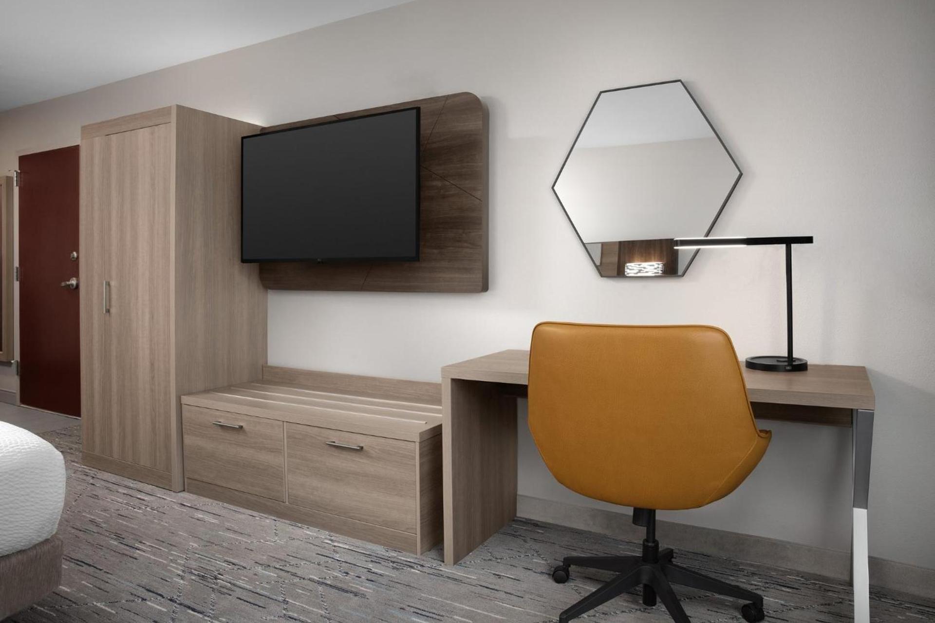 Holiday Inn Express & Suites by IHG Chambersburg by IHG photo 39