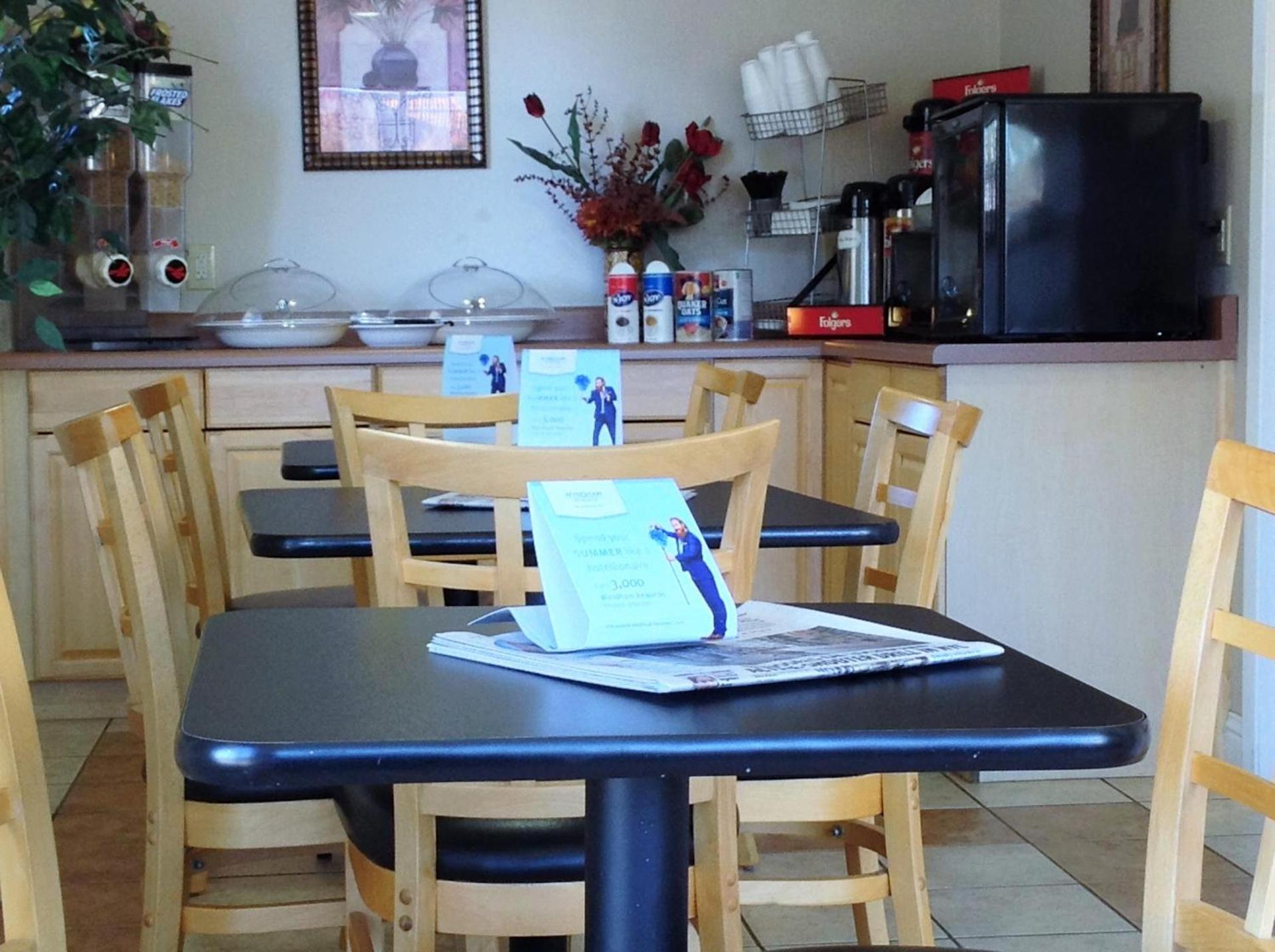Knights Inn Longview photo 28