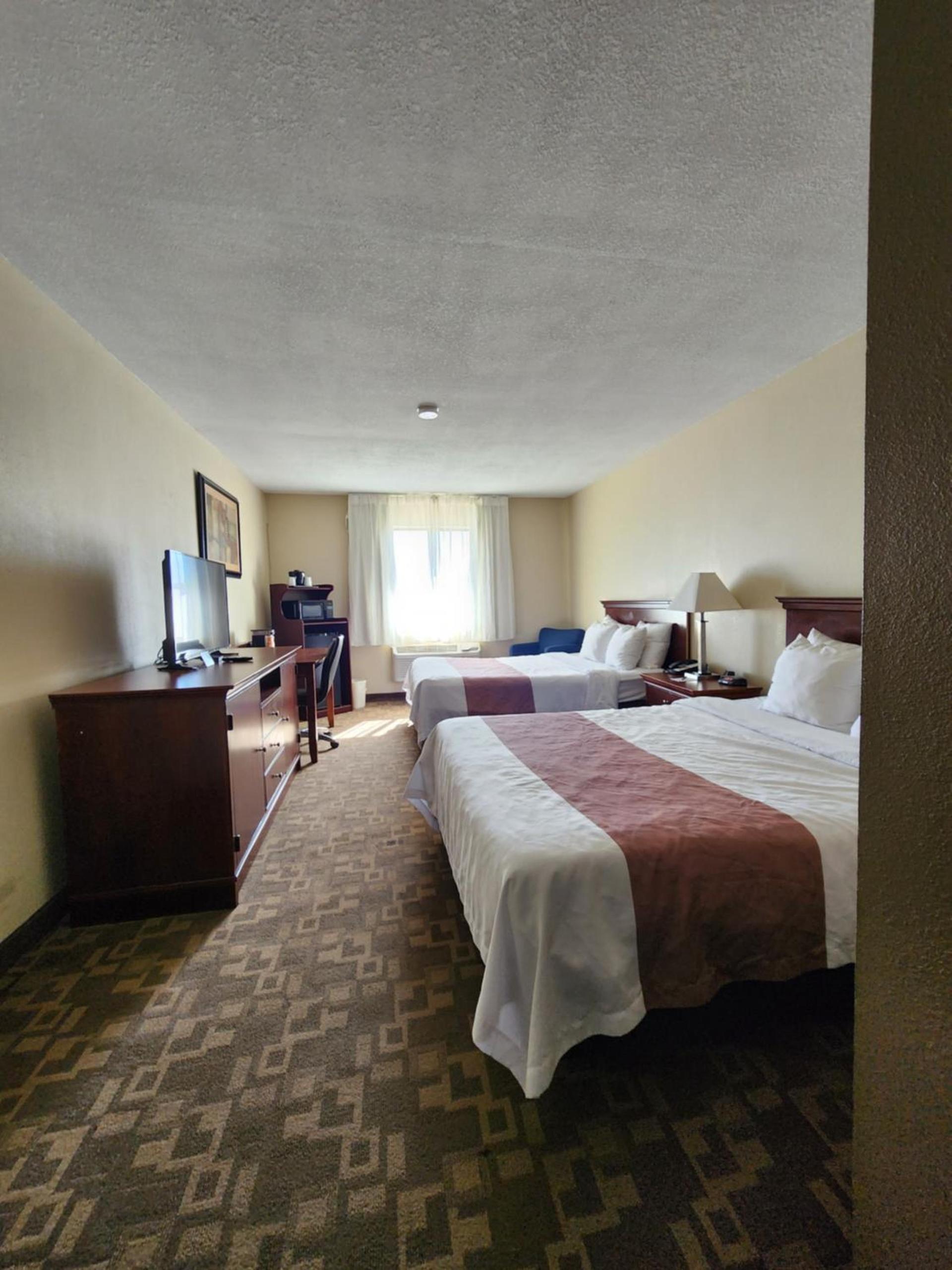 Quality Inn I-70 at Wanamaker photo 22