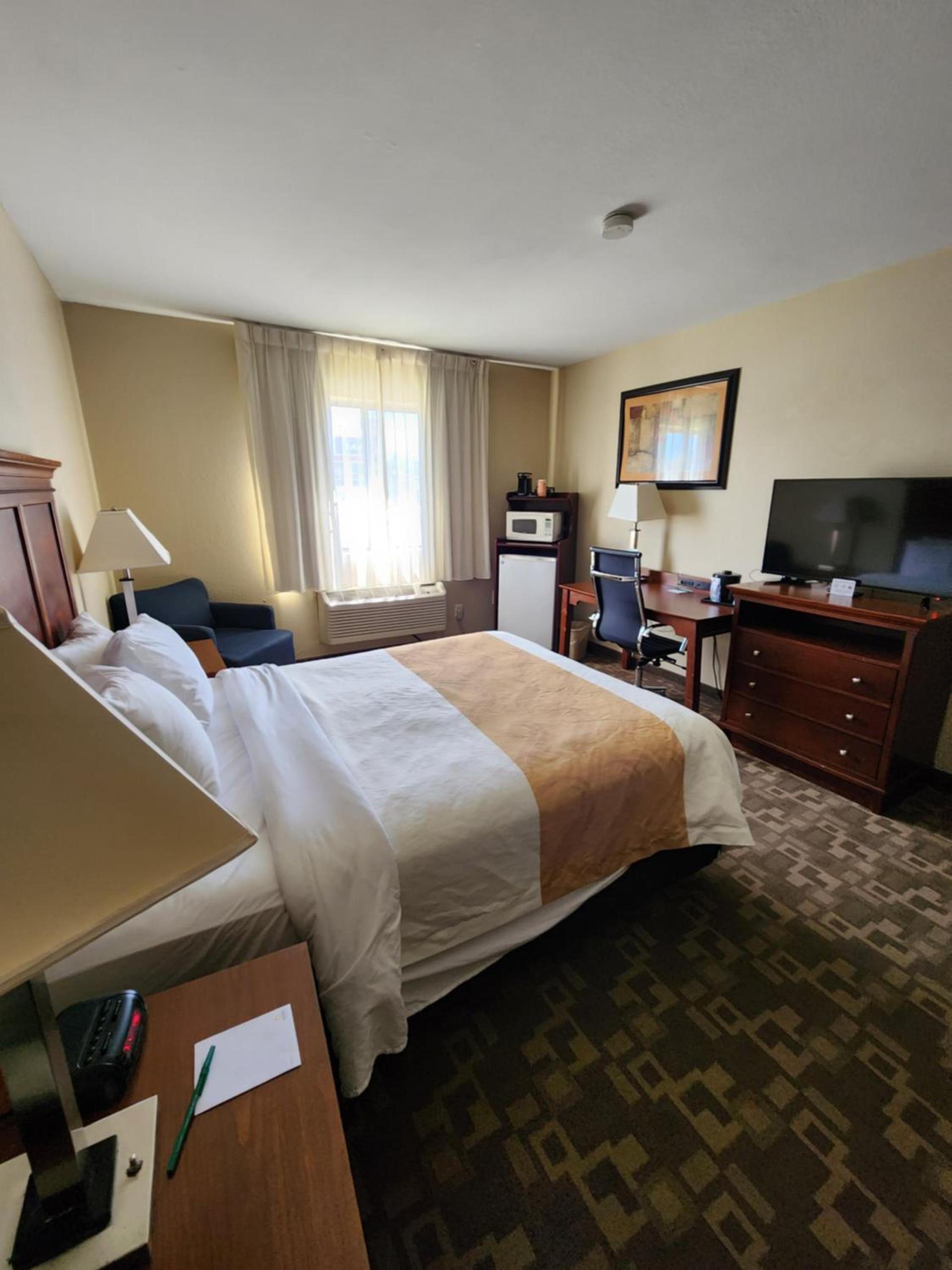 Quality Inn I-70 at Wanamaker photo 23