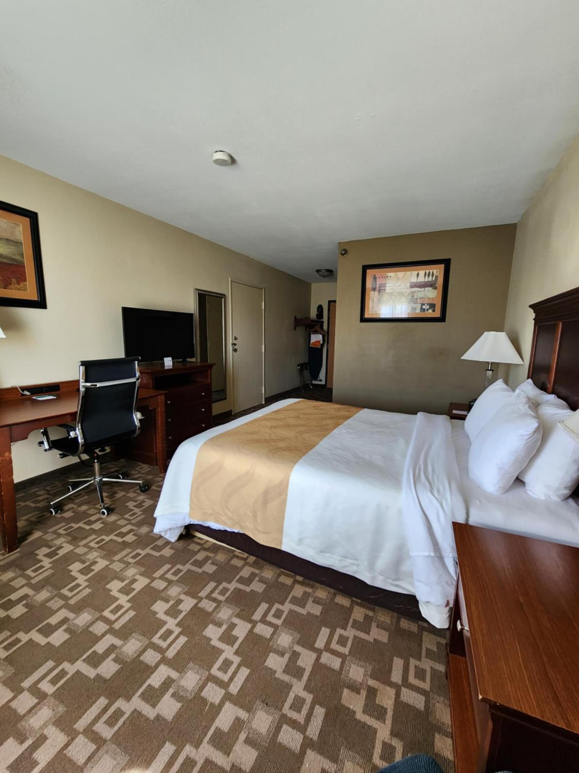 Quality Inn I-70 at Wanamaker photo 25