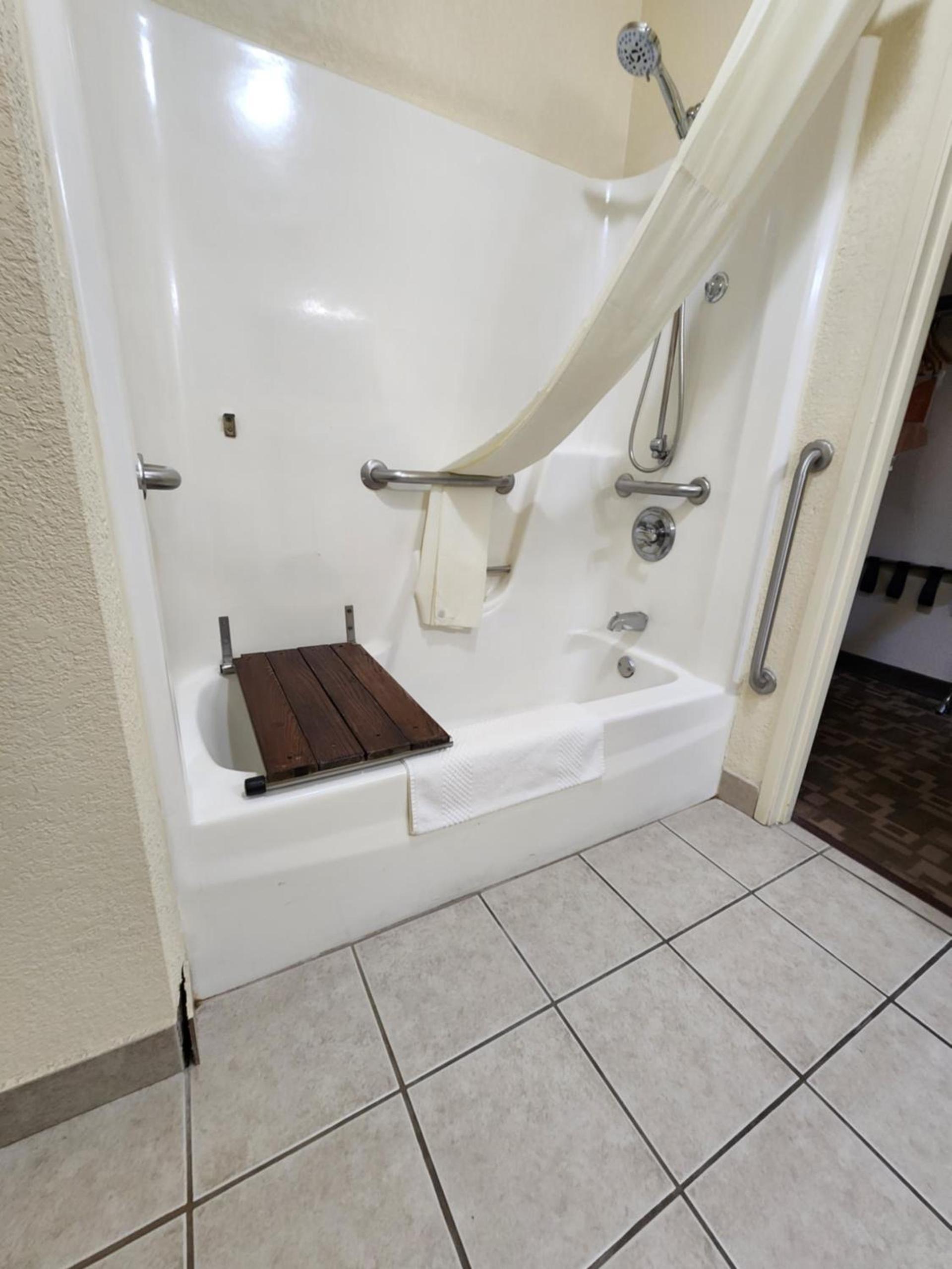Quality Inn I-70 at Wanamaker photo 27