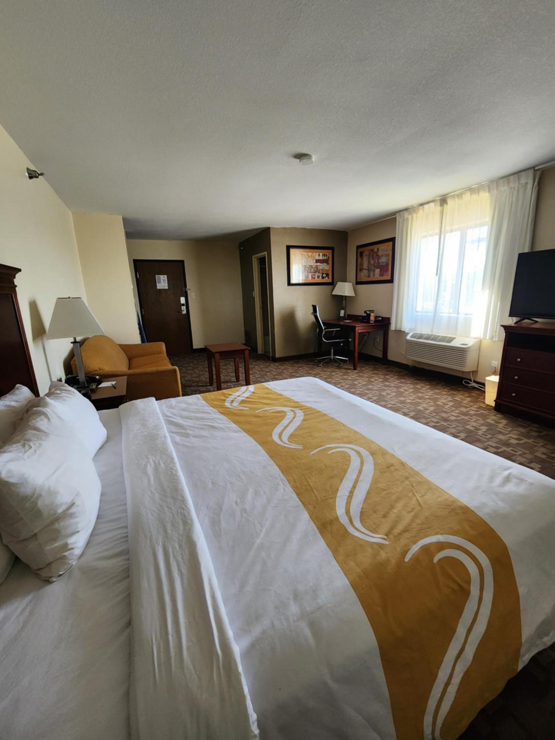 Quality Inn I-70 at Wanamaker photo 29