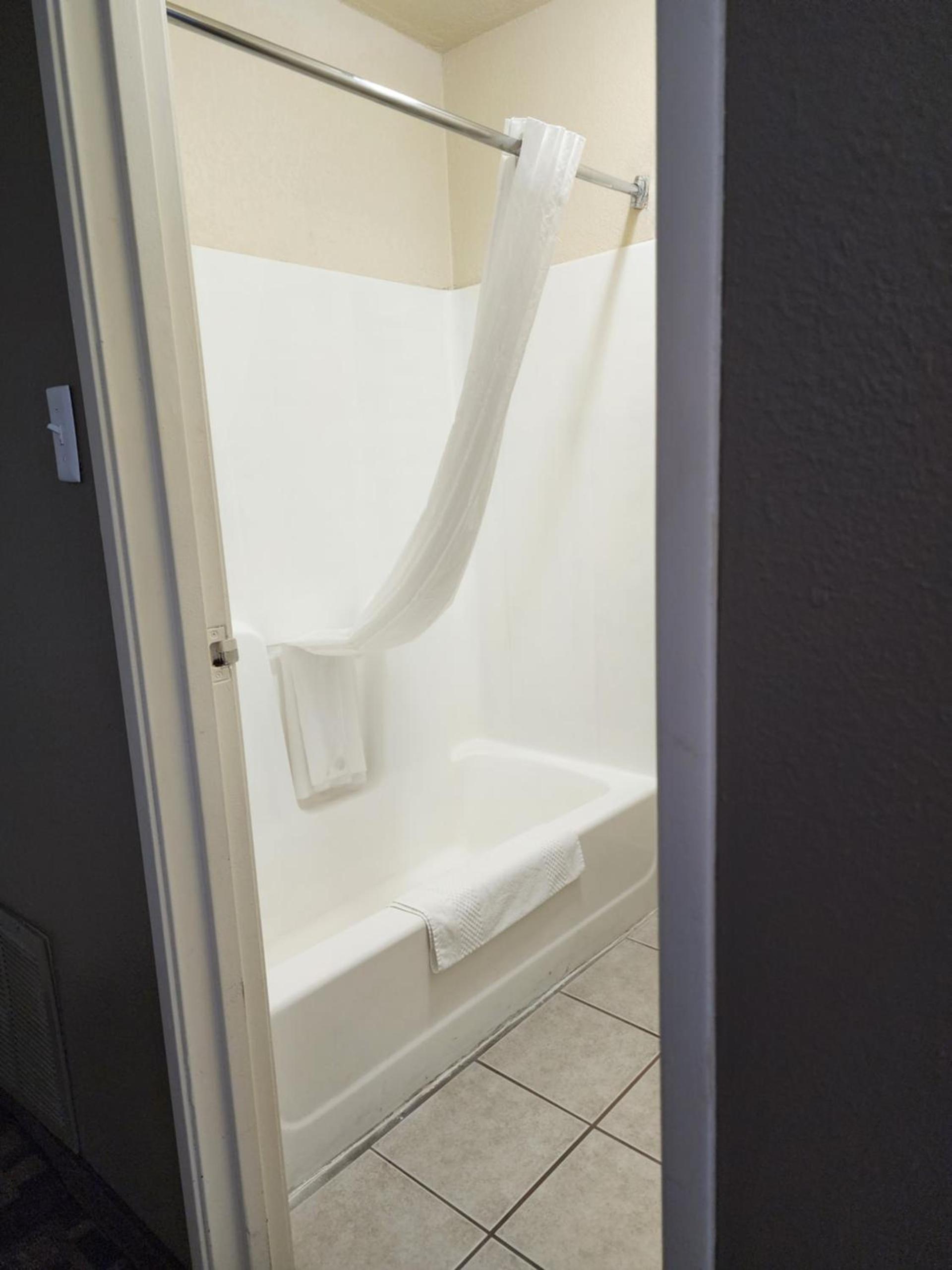 Quality Inn I-70 at Wanamaker photo 37
