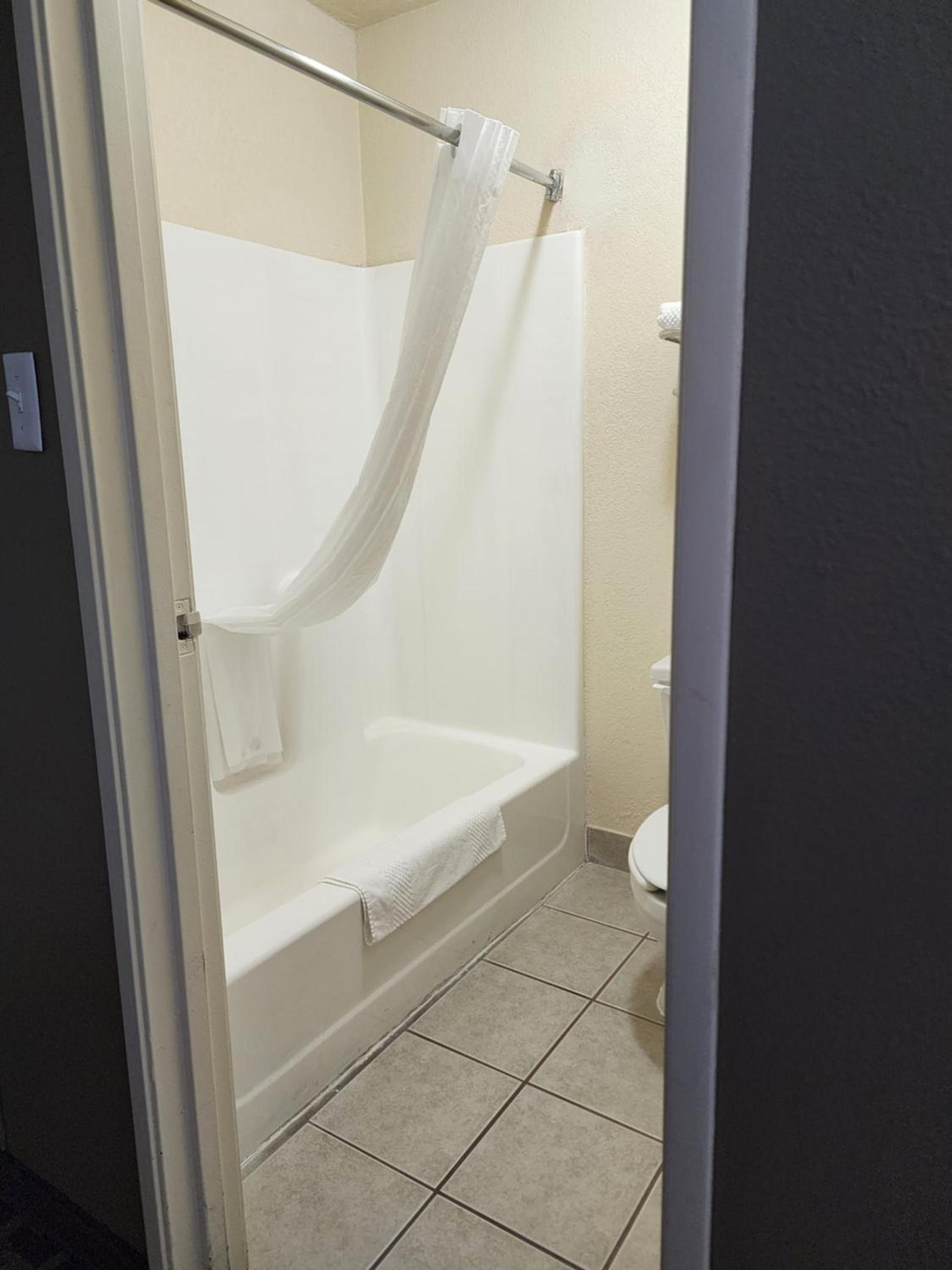Quality Inn I-70 at Wanamaker photo 36