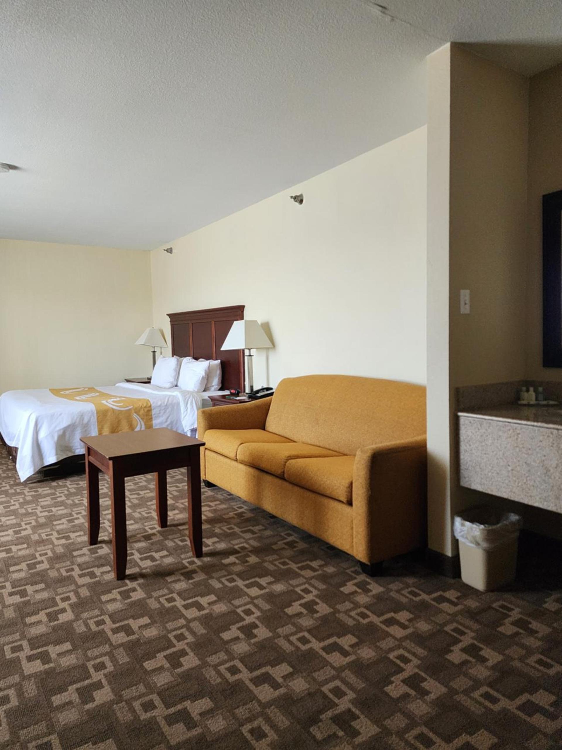 Quality Inn I-70 at Wanamaker photo 32