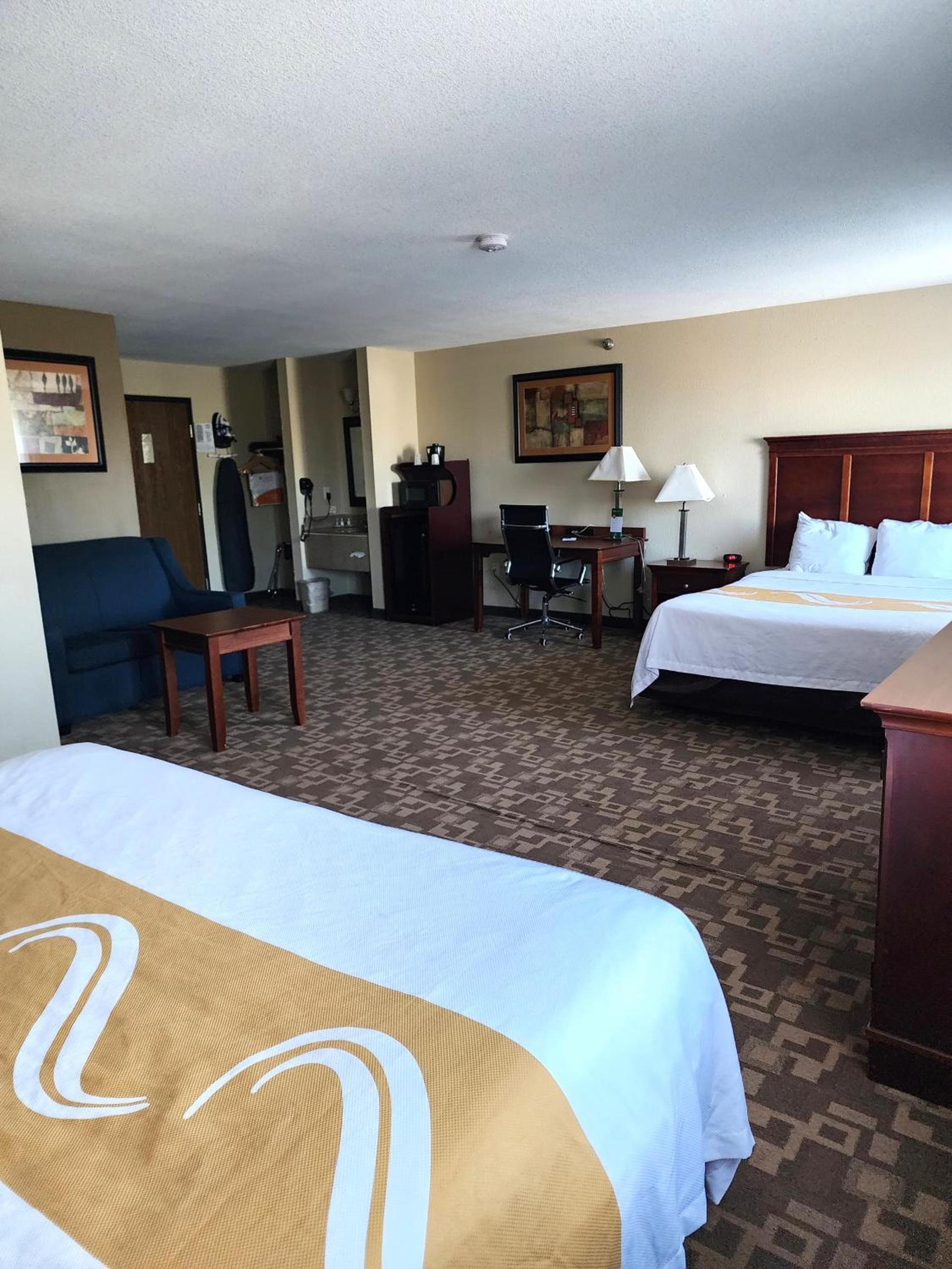 Quality Inn I-70 at Wanamaker photo 35
