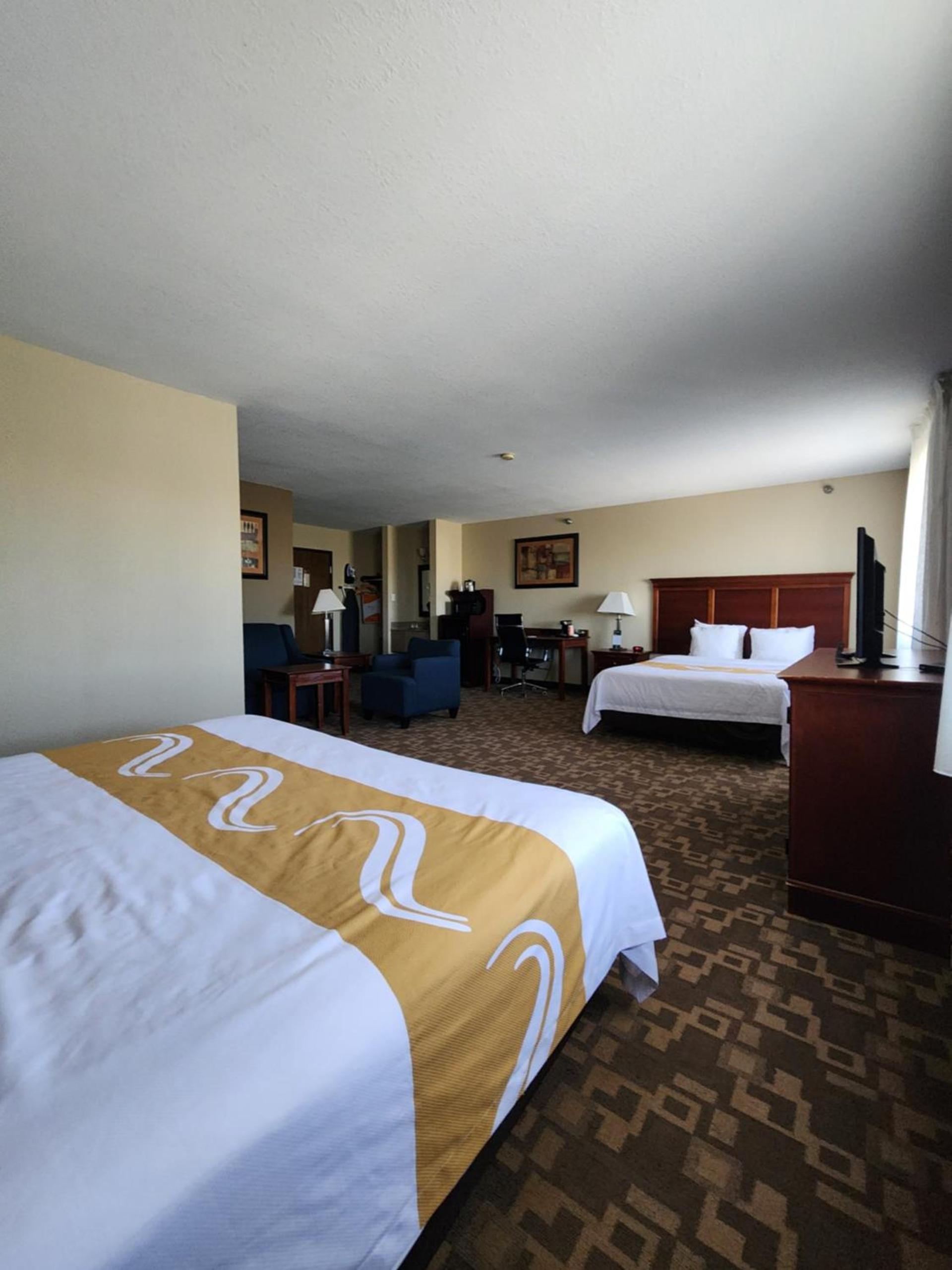 Quality Inn I-70 at Wanamaker photo 34