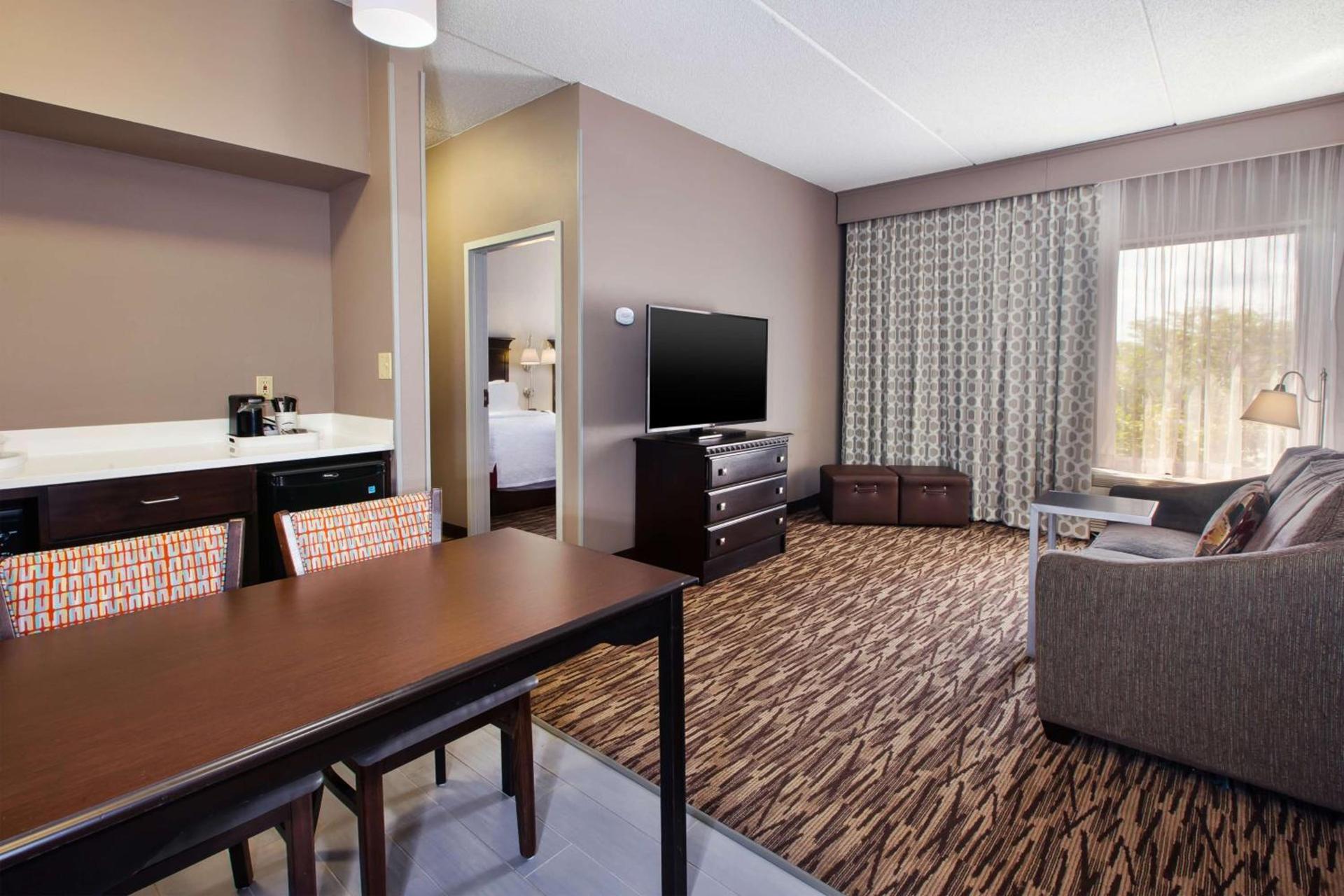 Hampton Inn & Suites Cleveland-Airport/Middleburg Heights photo 47