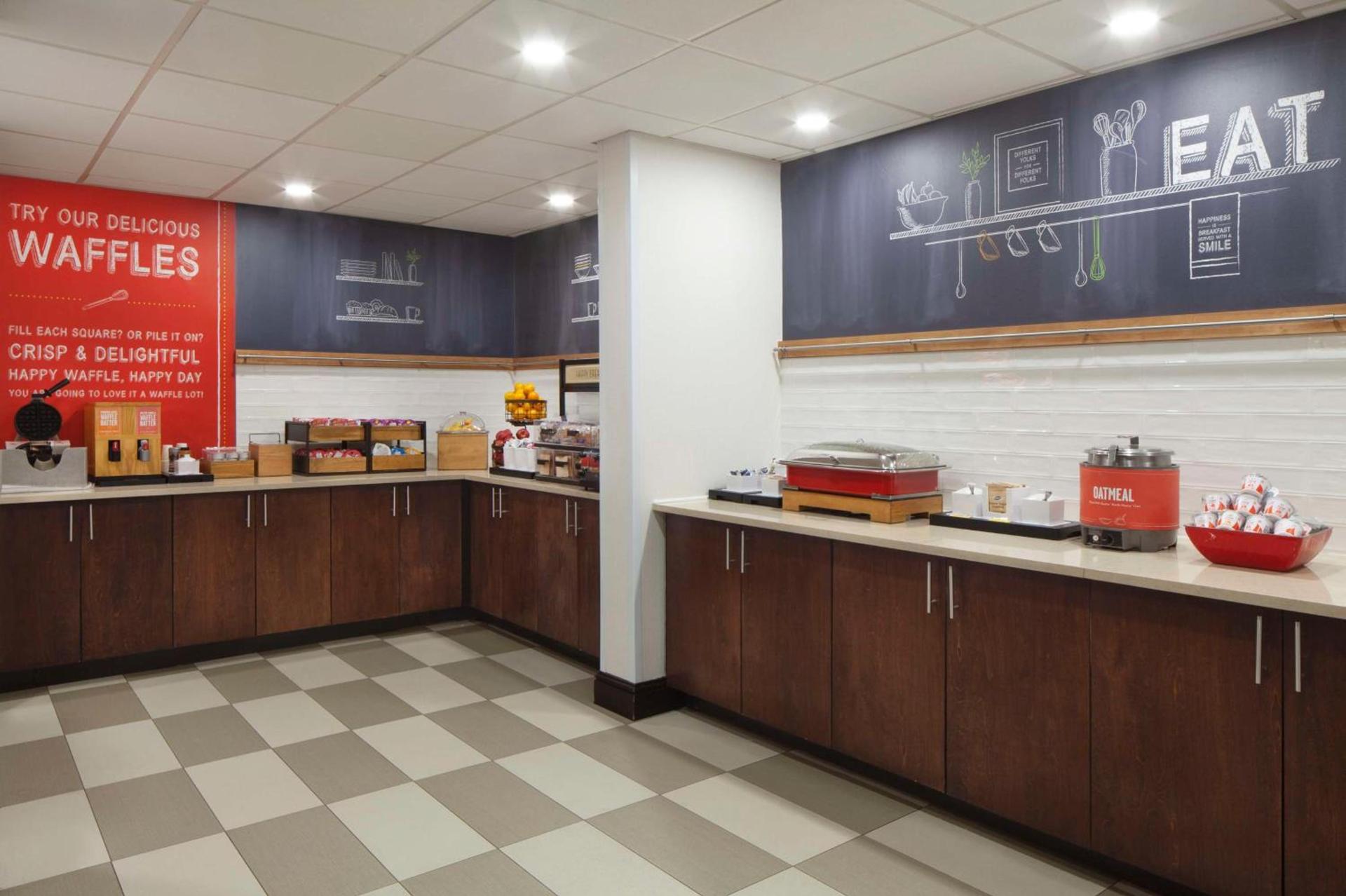 Hampton Inn Charleston-Southridge photo 10