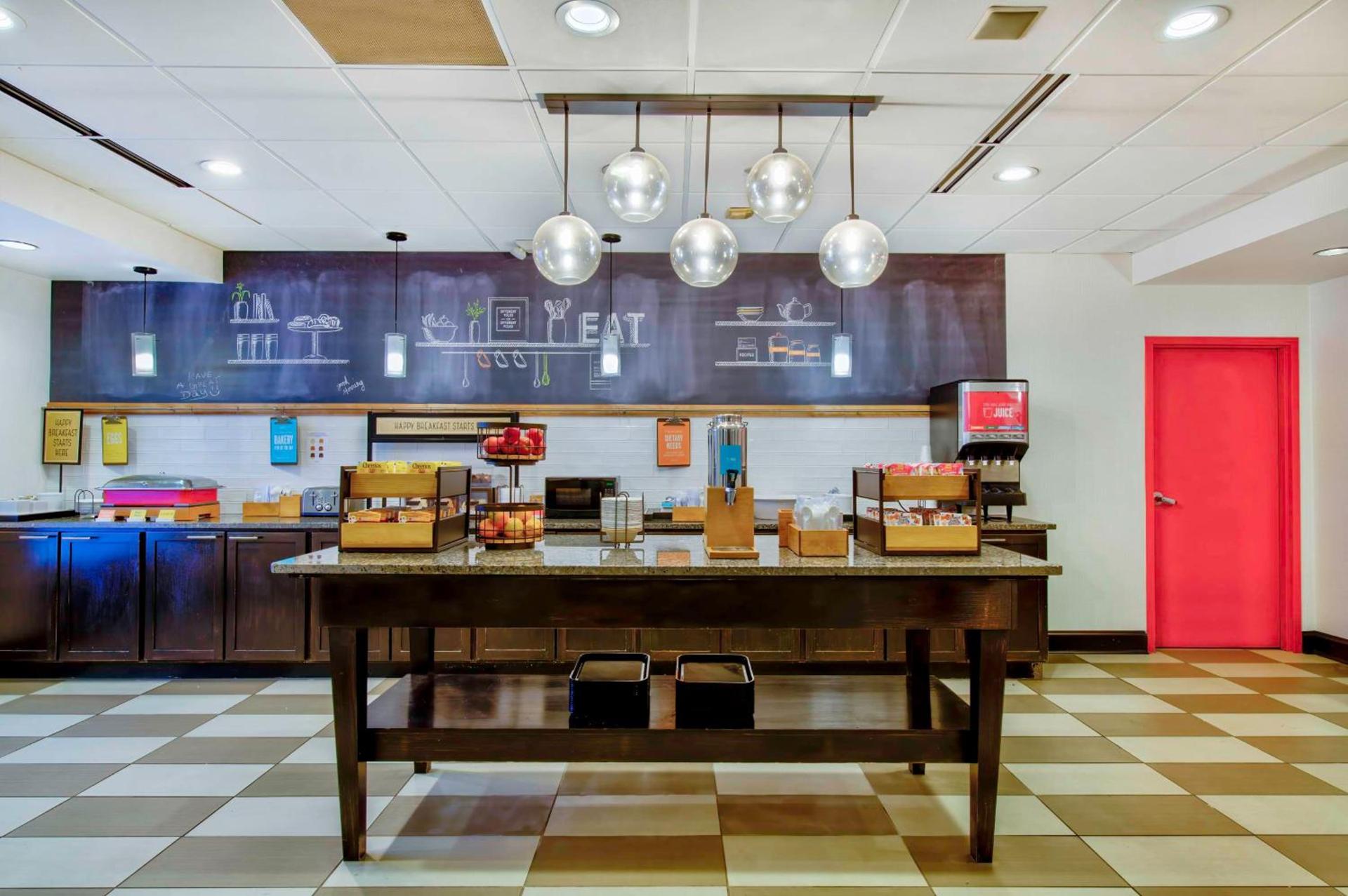 Hampton Inn Cortland photo 21