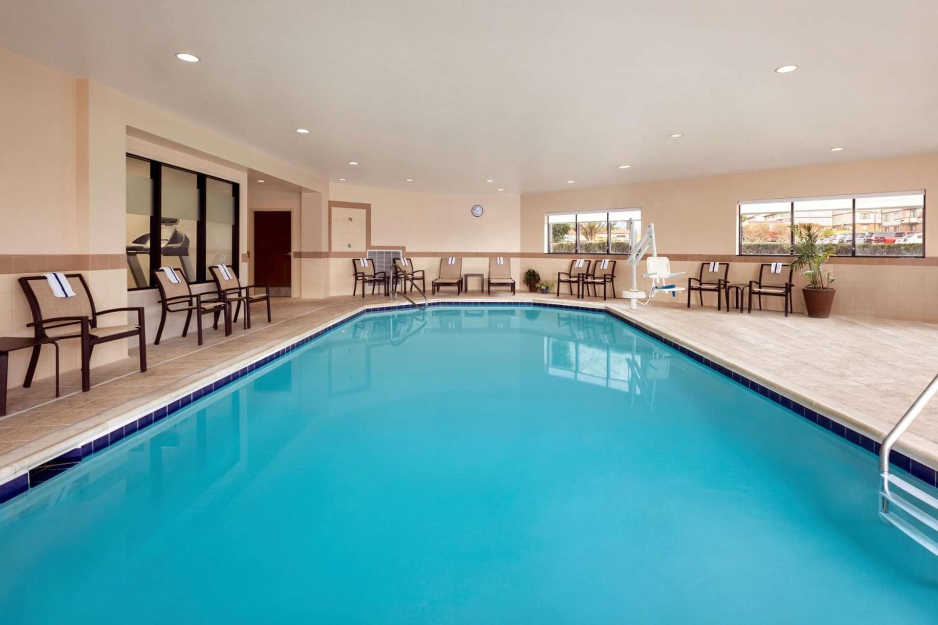 Hampton Inn & Suites Frederick/Fort Detrick photo 9