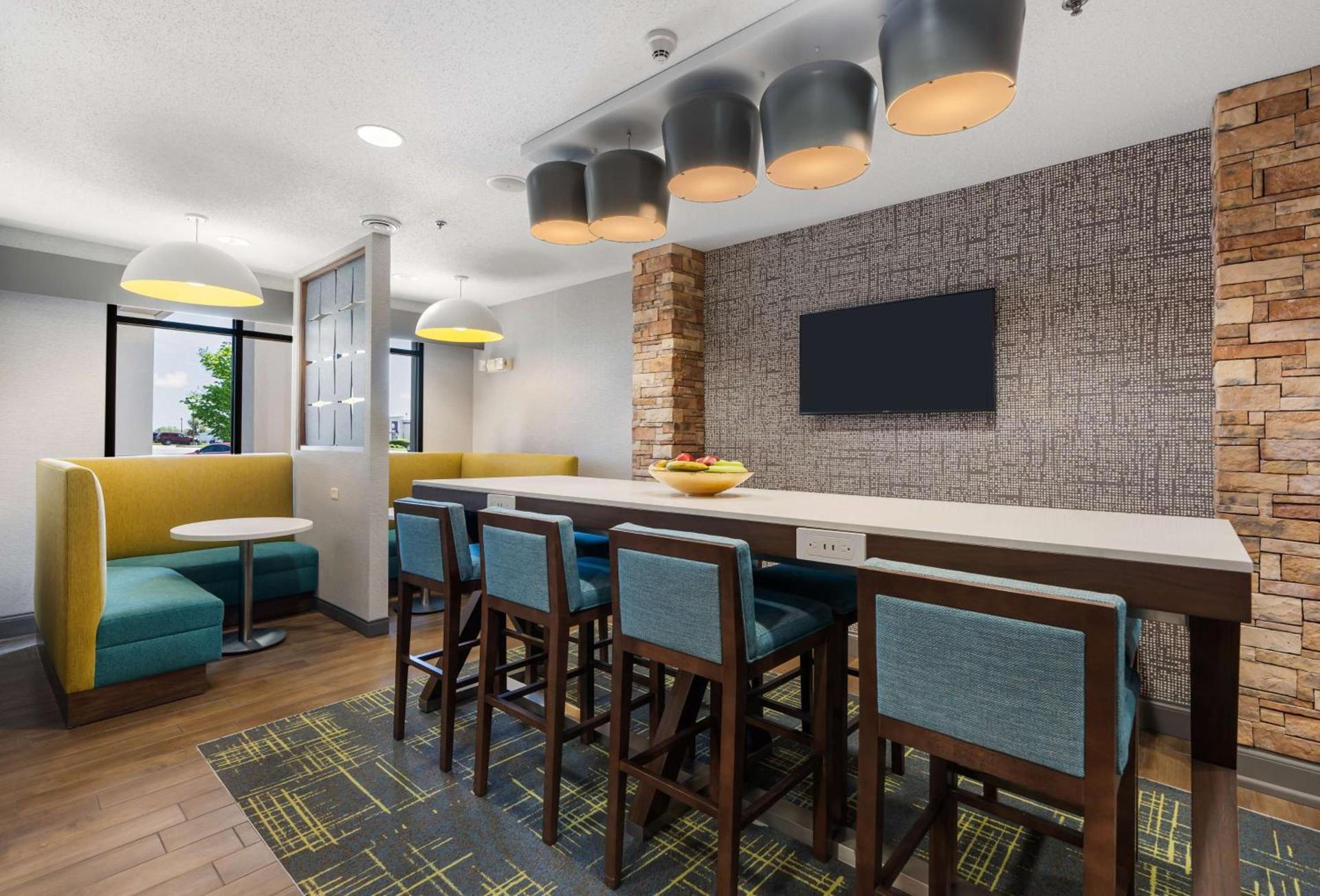 Hampton Inn Ottawa - Starved Rock Area photo 11