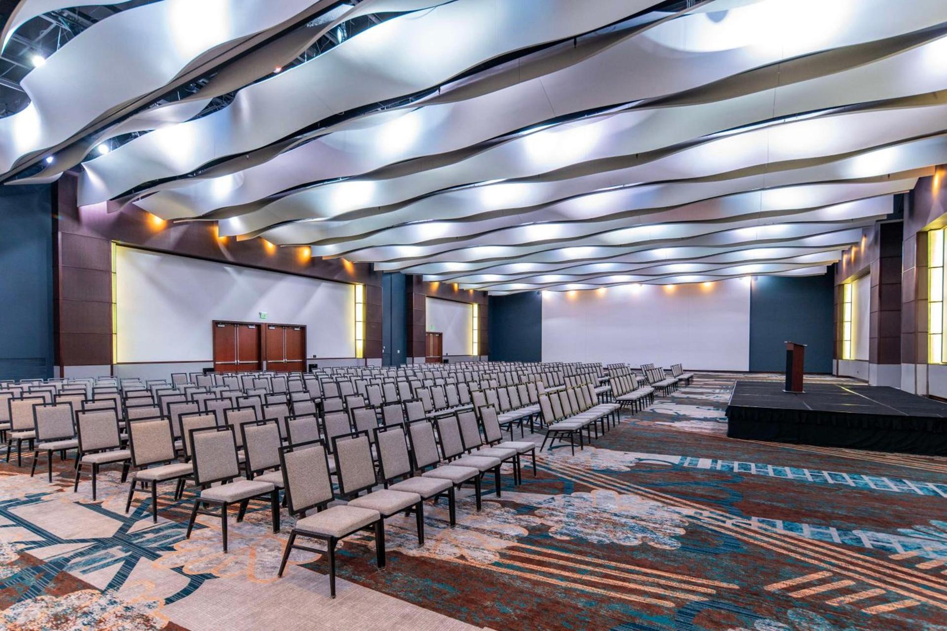 DoubleTree by Hilton Hotel Cedar Rapids Convention Complex photo 2