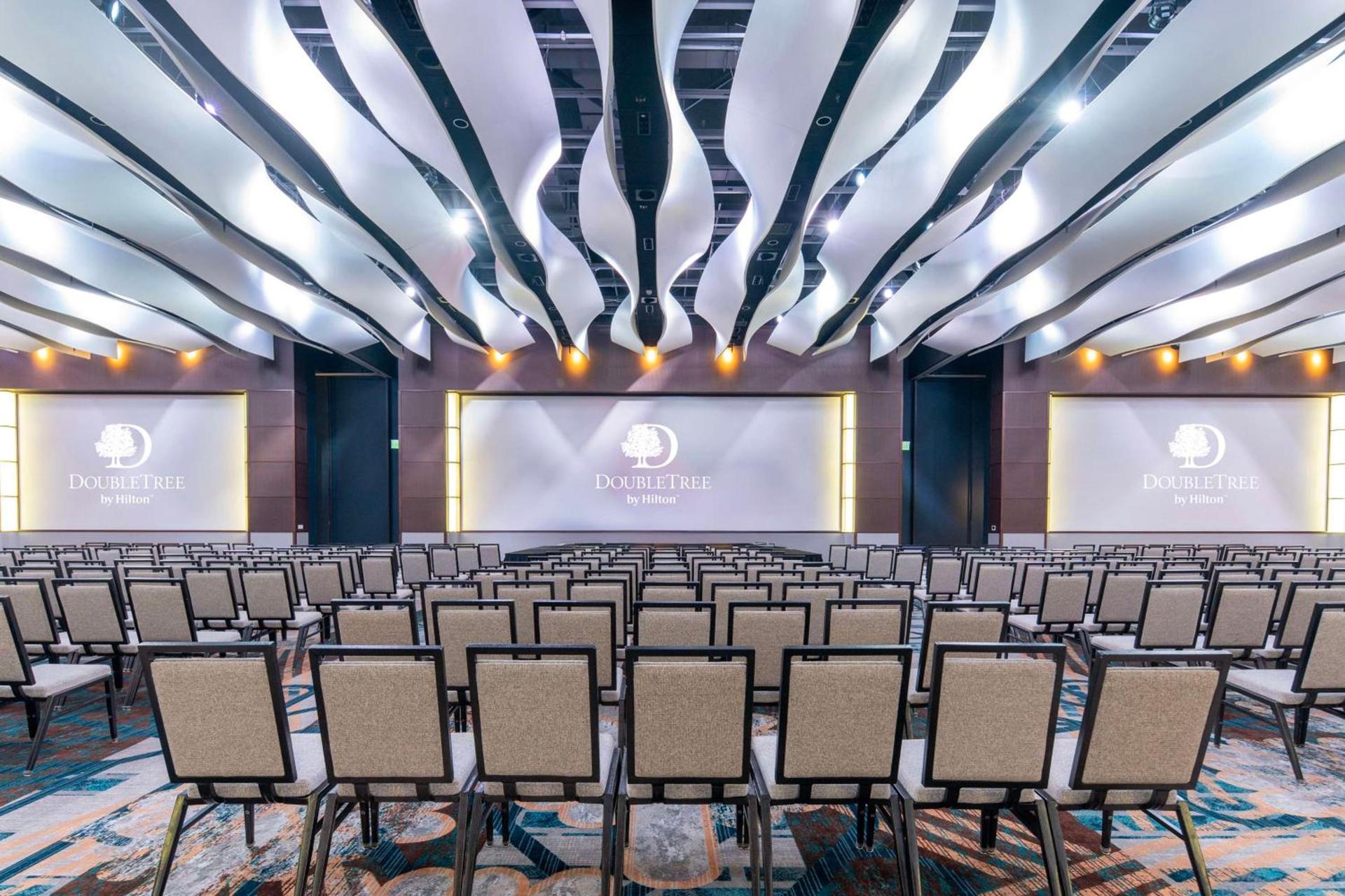 DoubleTree by Hilton Hotel Cedar Rapids Convention Complex photo 3