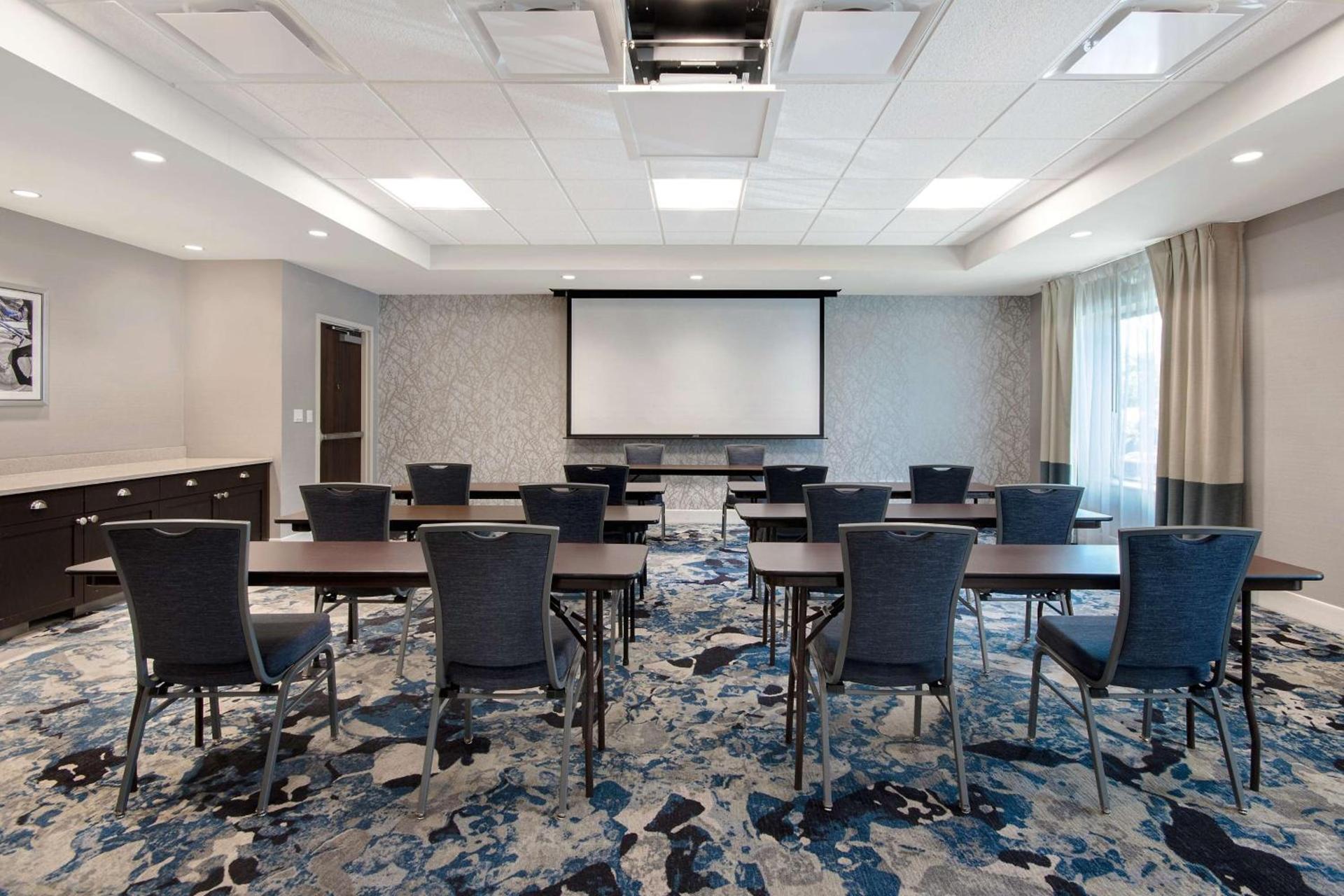 Hampton Inn Livonia Detroit photo 25