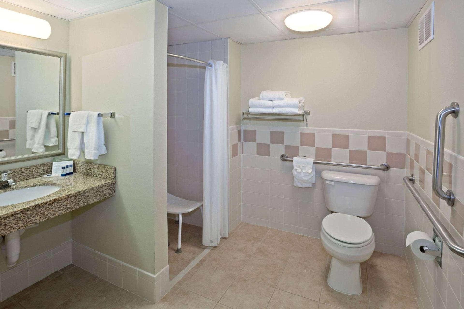 AmericInn by Wyndham Lincoln South photo 69