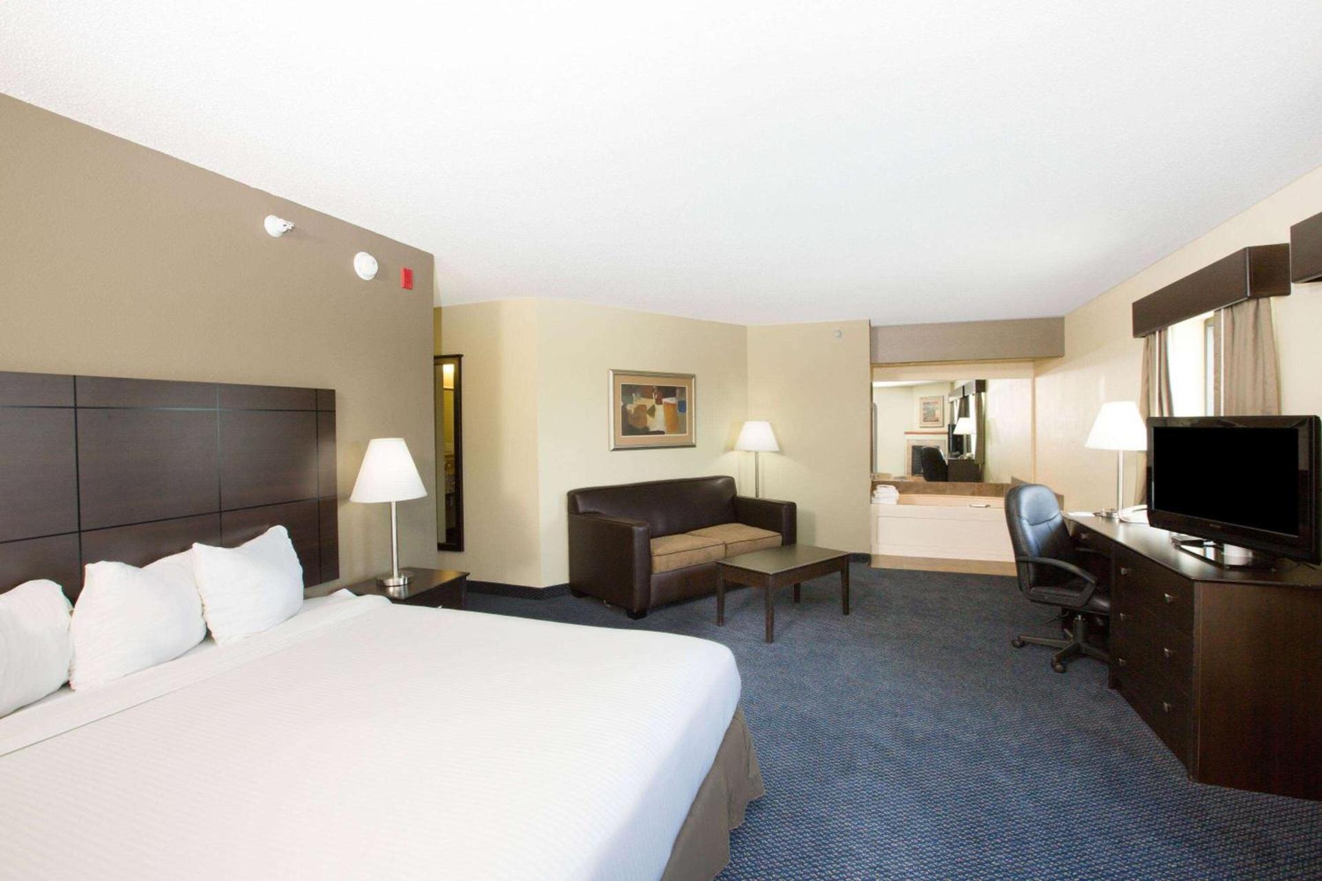 AmericInn by Wyndham Lincoln South photo 72
