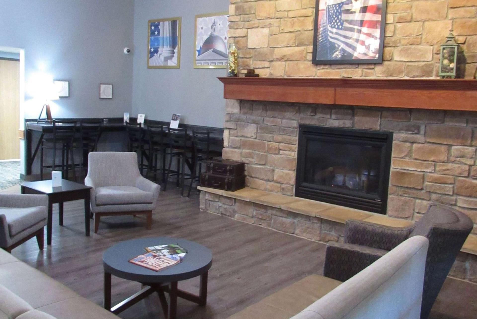 AmericInn by Wyndham Lincoln South photo 7