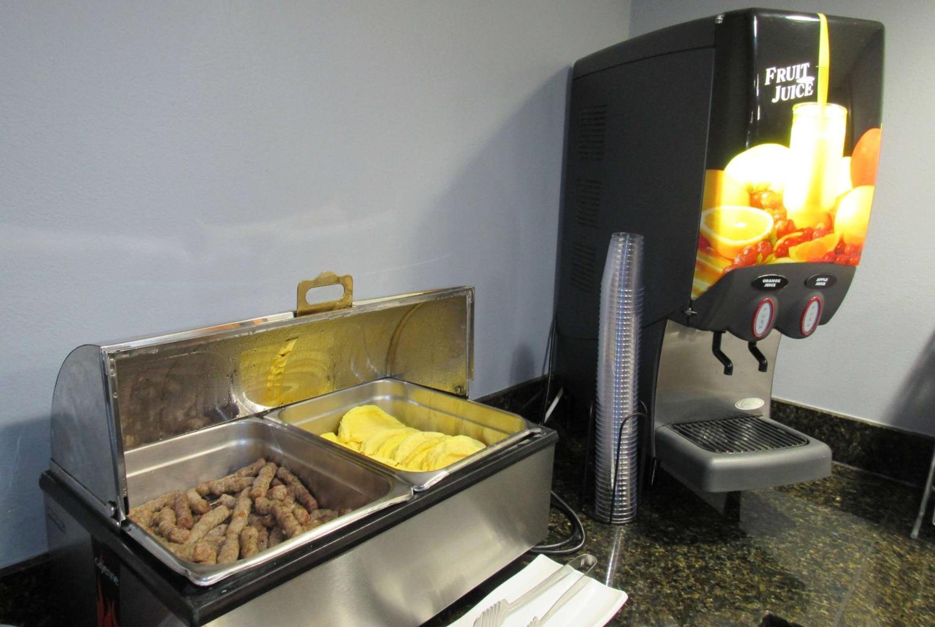 AmericInn by Wyndham Lincoln South photo 8
