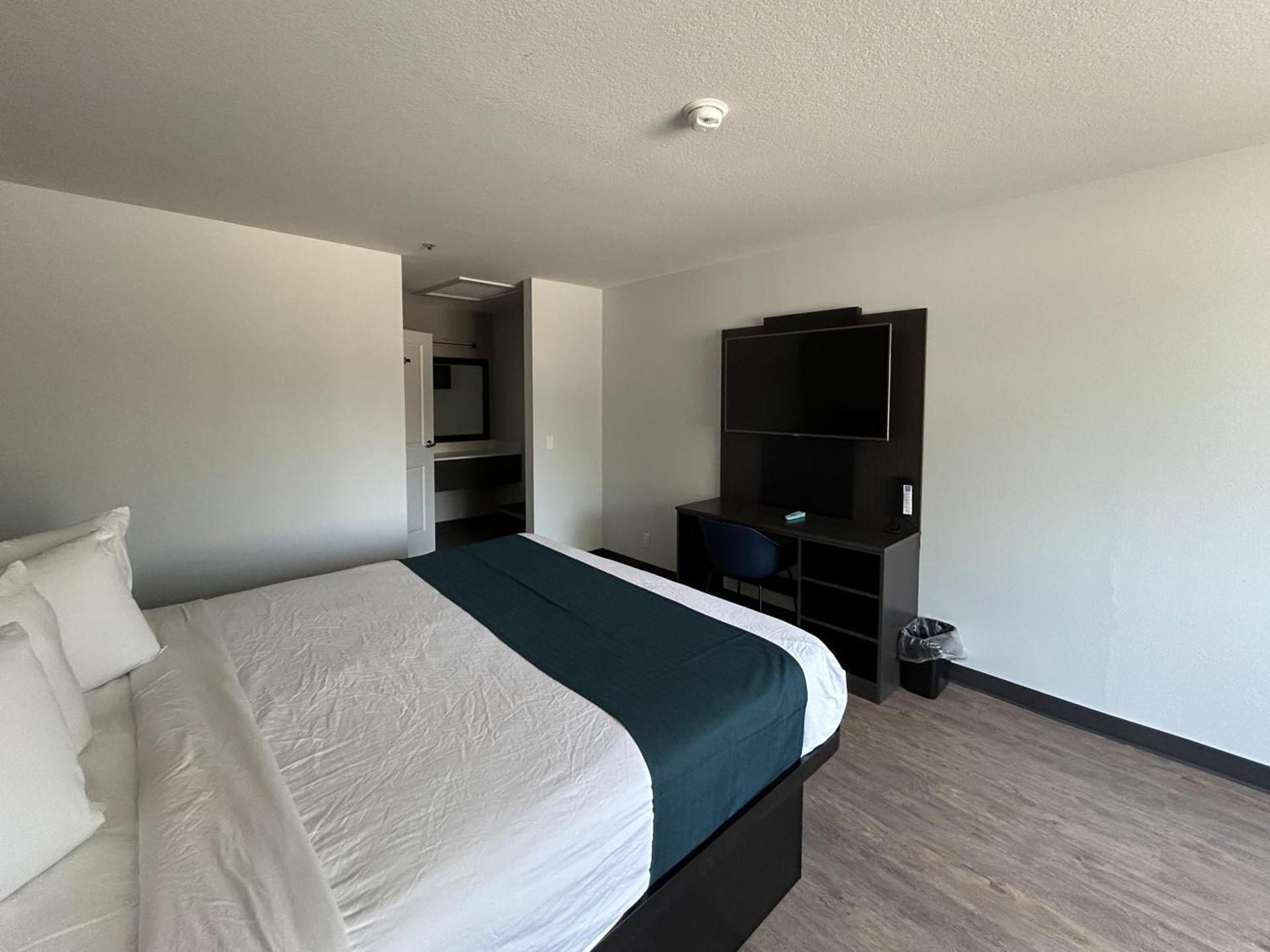 Motel 6 Lake Elsinore, CA photo 15
