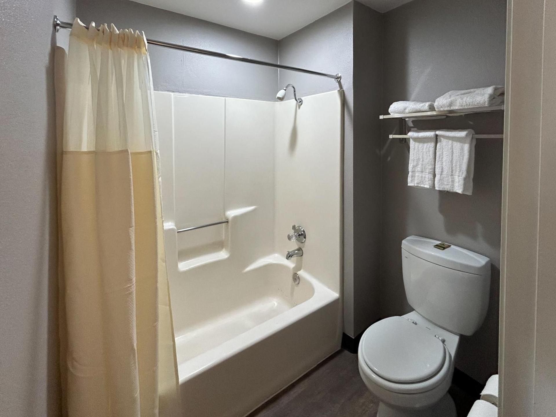 Motel 6 Lake Elsinore, CA photo 17