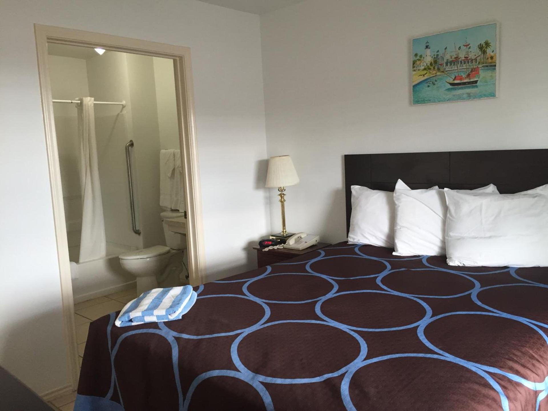 Port Isla Inn photo 25