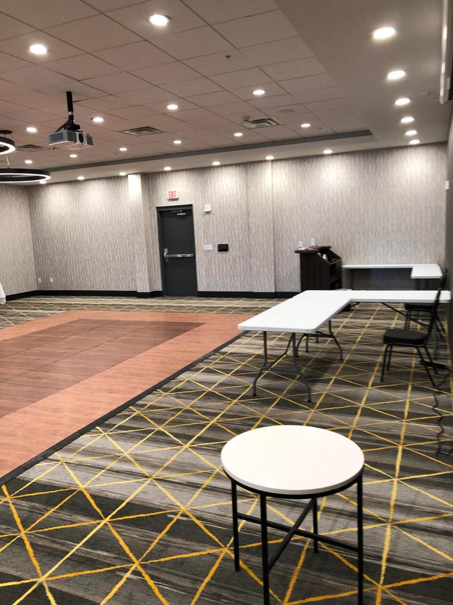 Holiday Inn & Suites Kalamazoo West photo 5