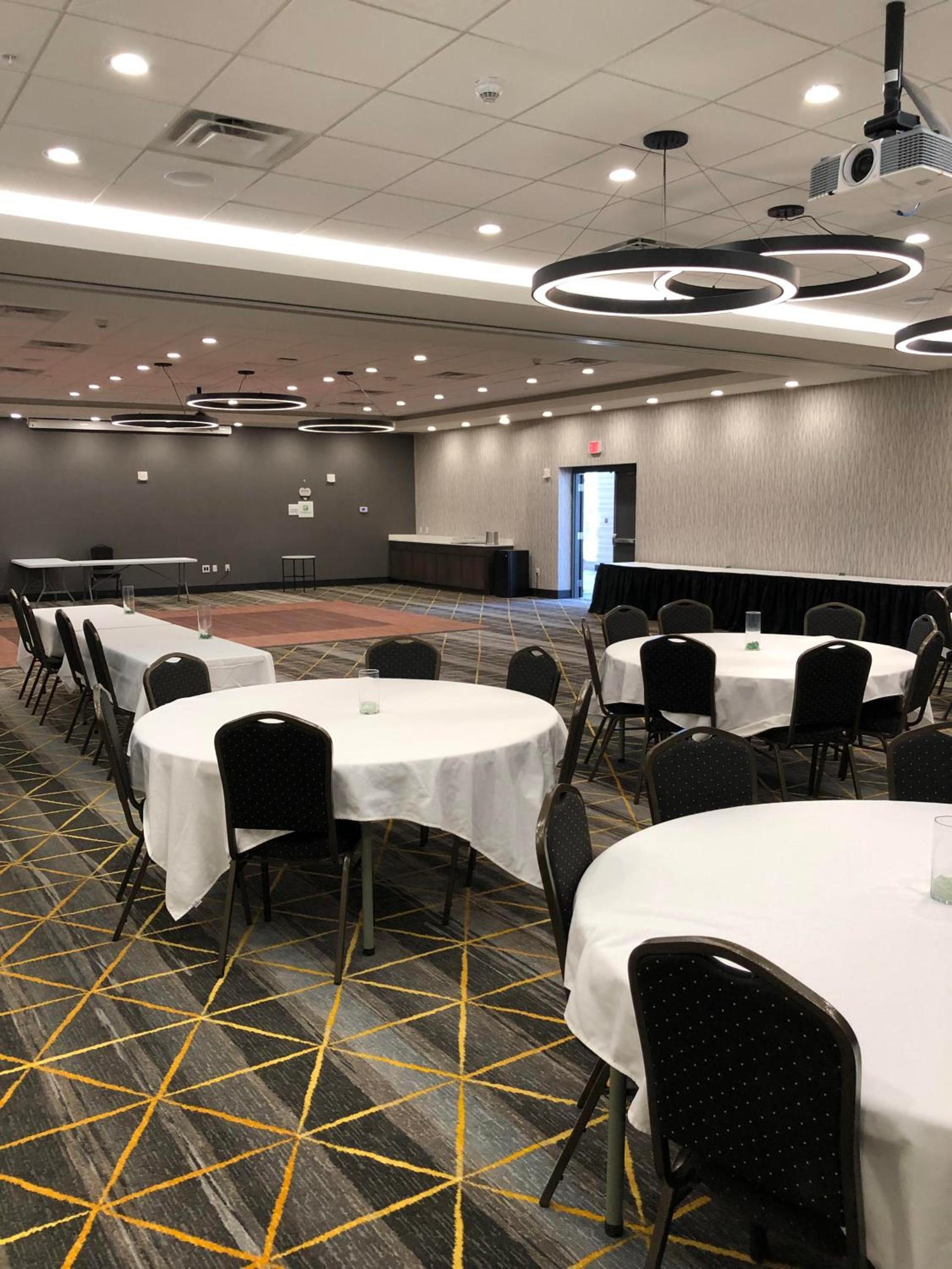 Holiday Inn & Suites Kalamazoo West photo 8