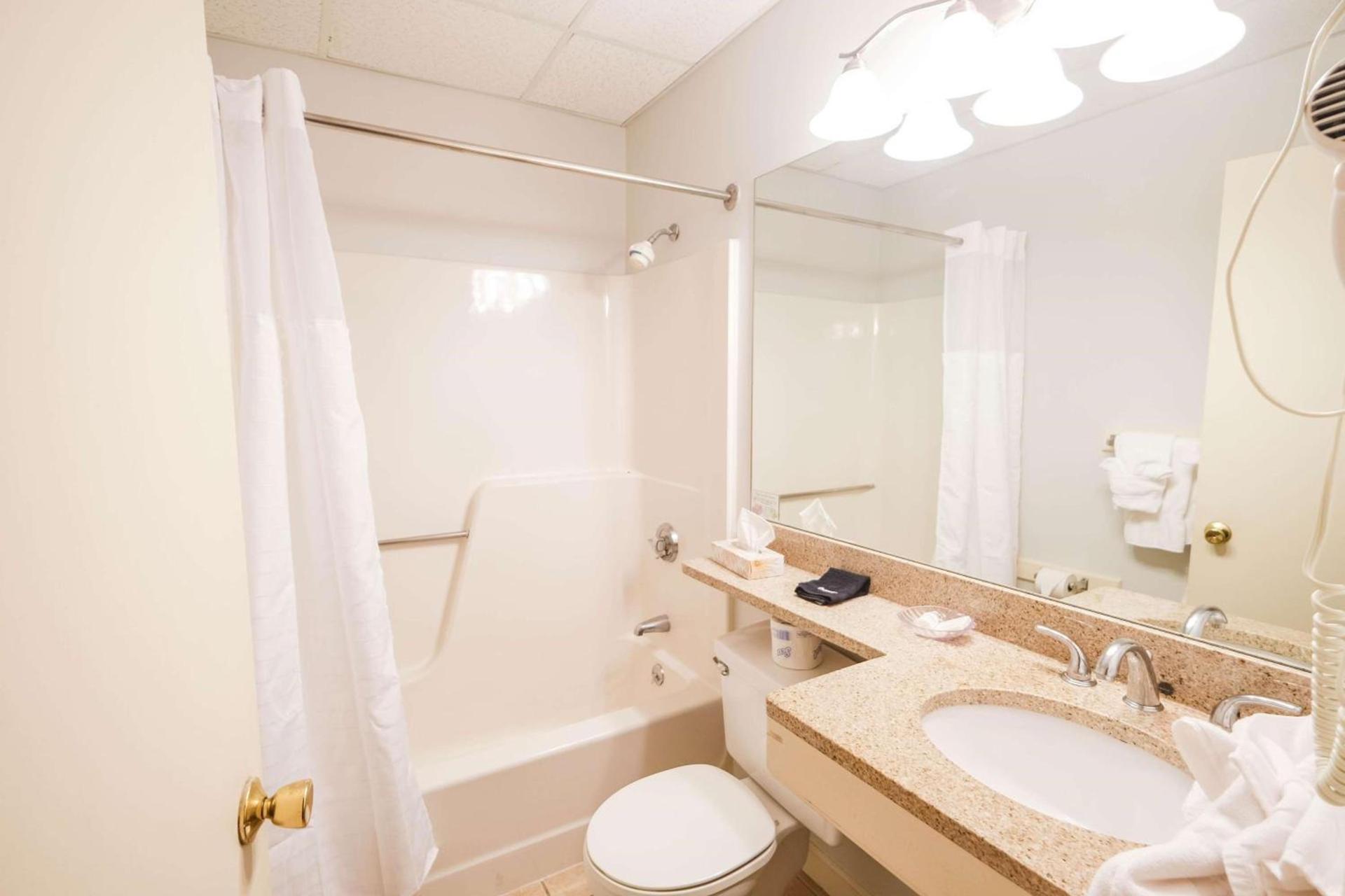 Boothbay Harbor Inn photo 12