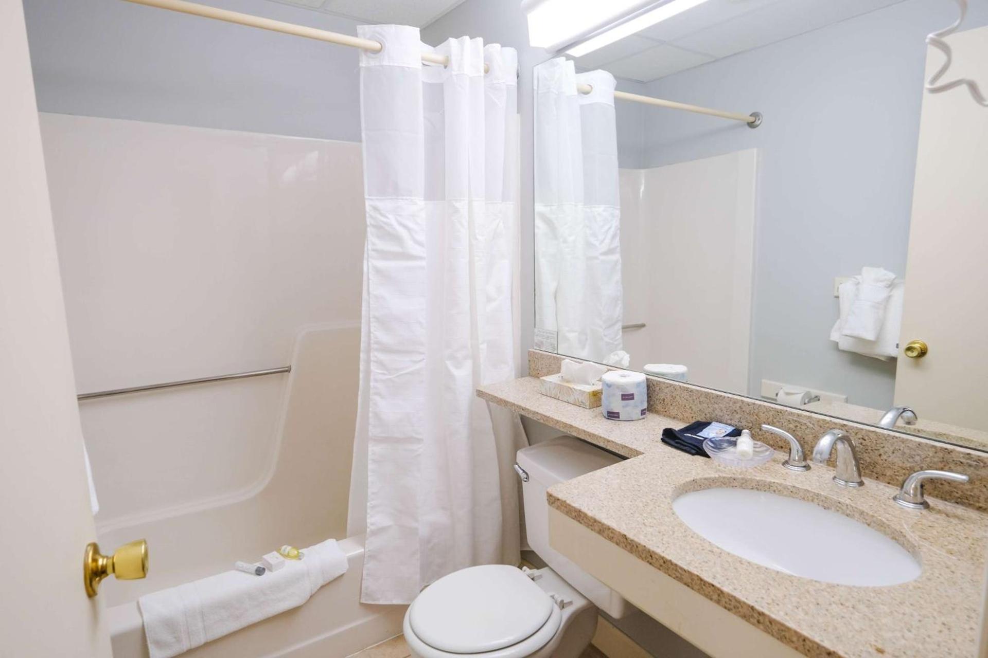 Boothbay Harbor Inn photo 16