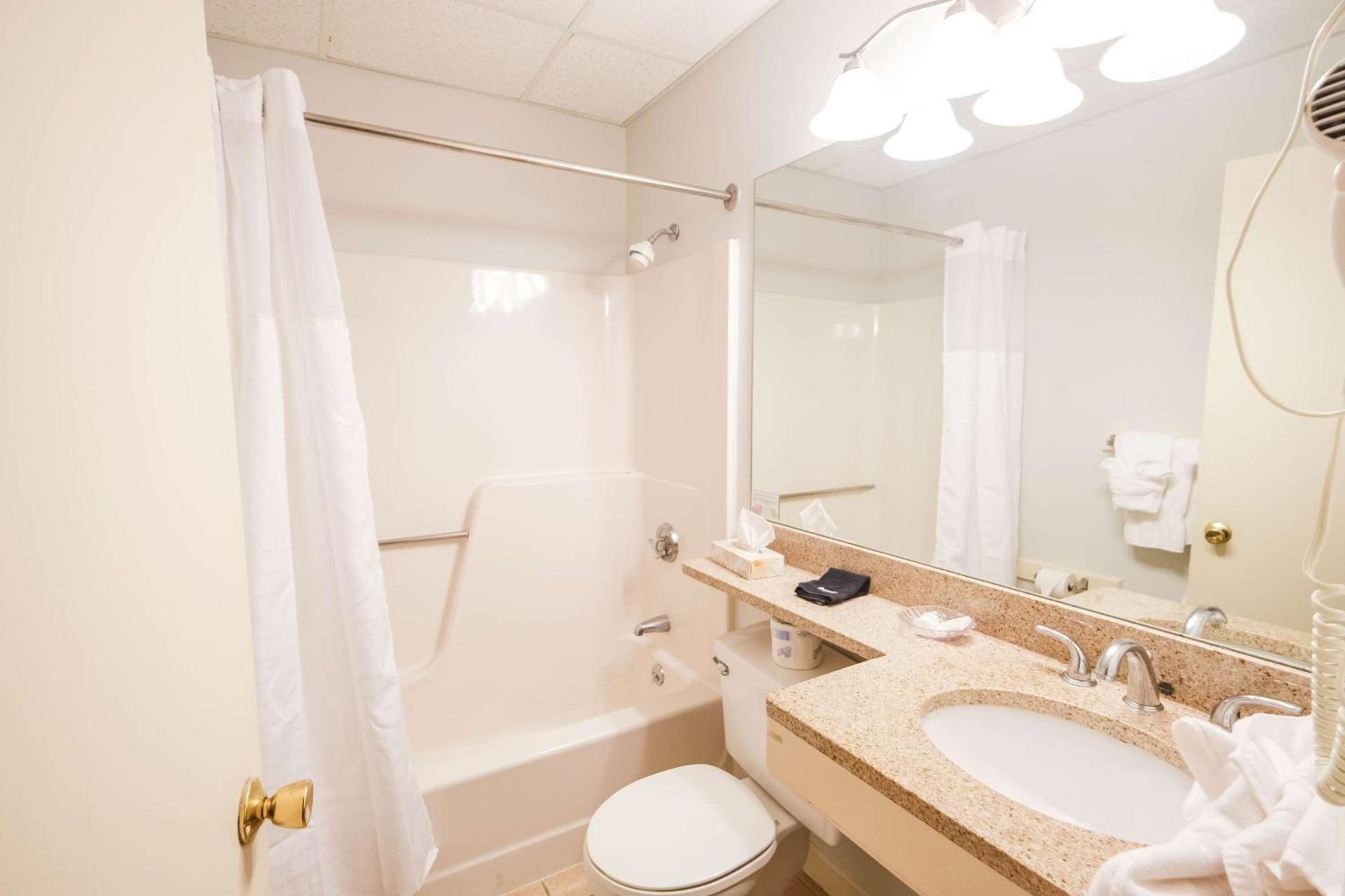 Boothbay Harbor Inn photo 24
