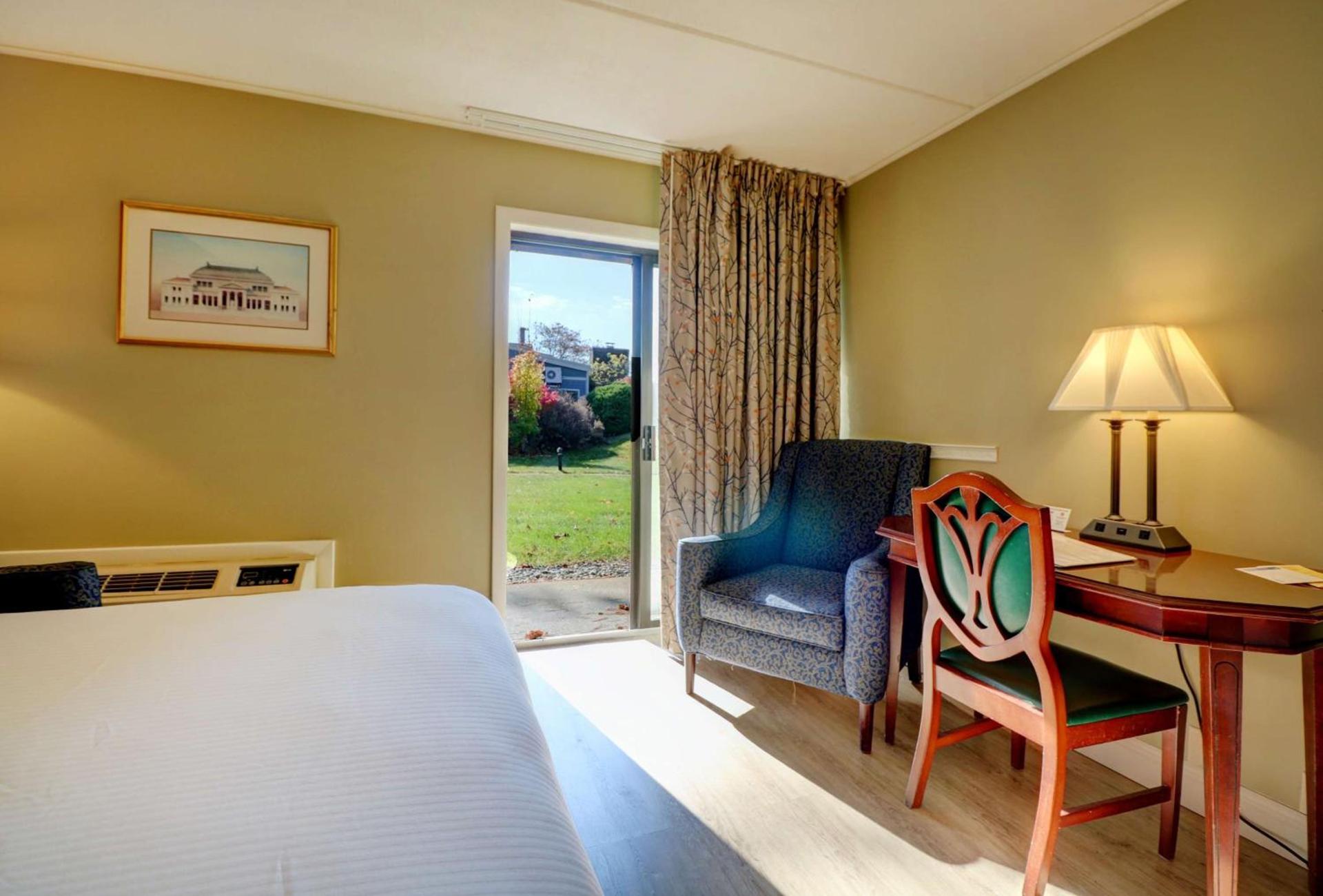 Fireside Inn & Suites Gilford photo 16