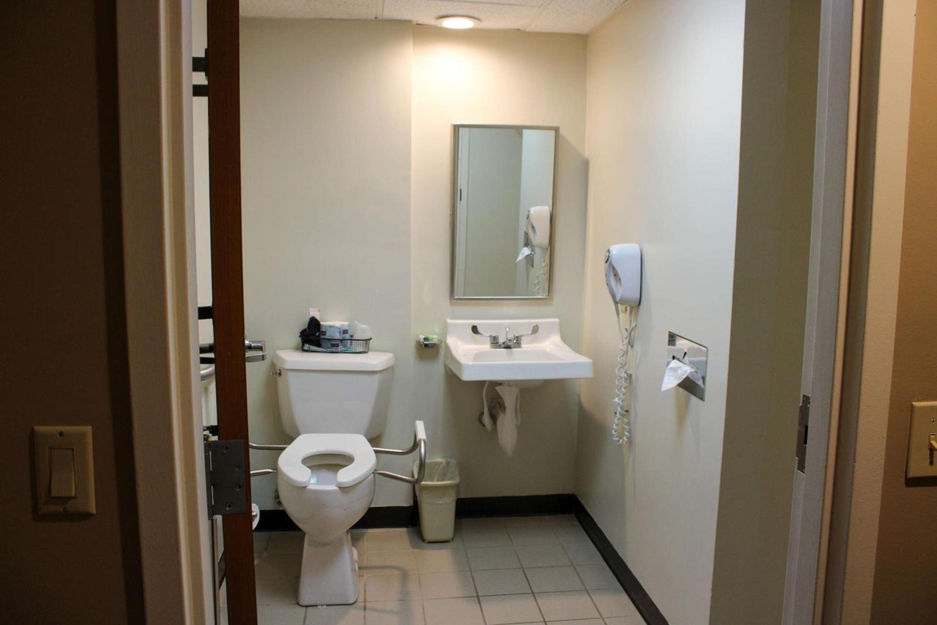 Fireside Inn & Suites Gilford photo 19