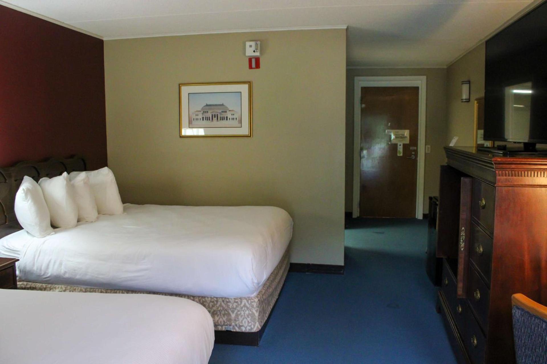 Fireside Inn & Suites Gilford photo 30