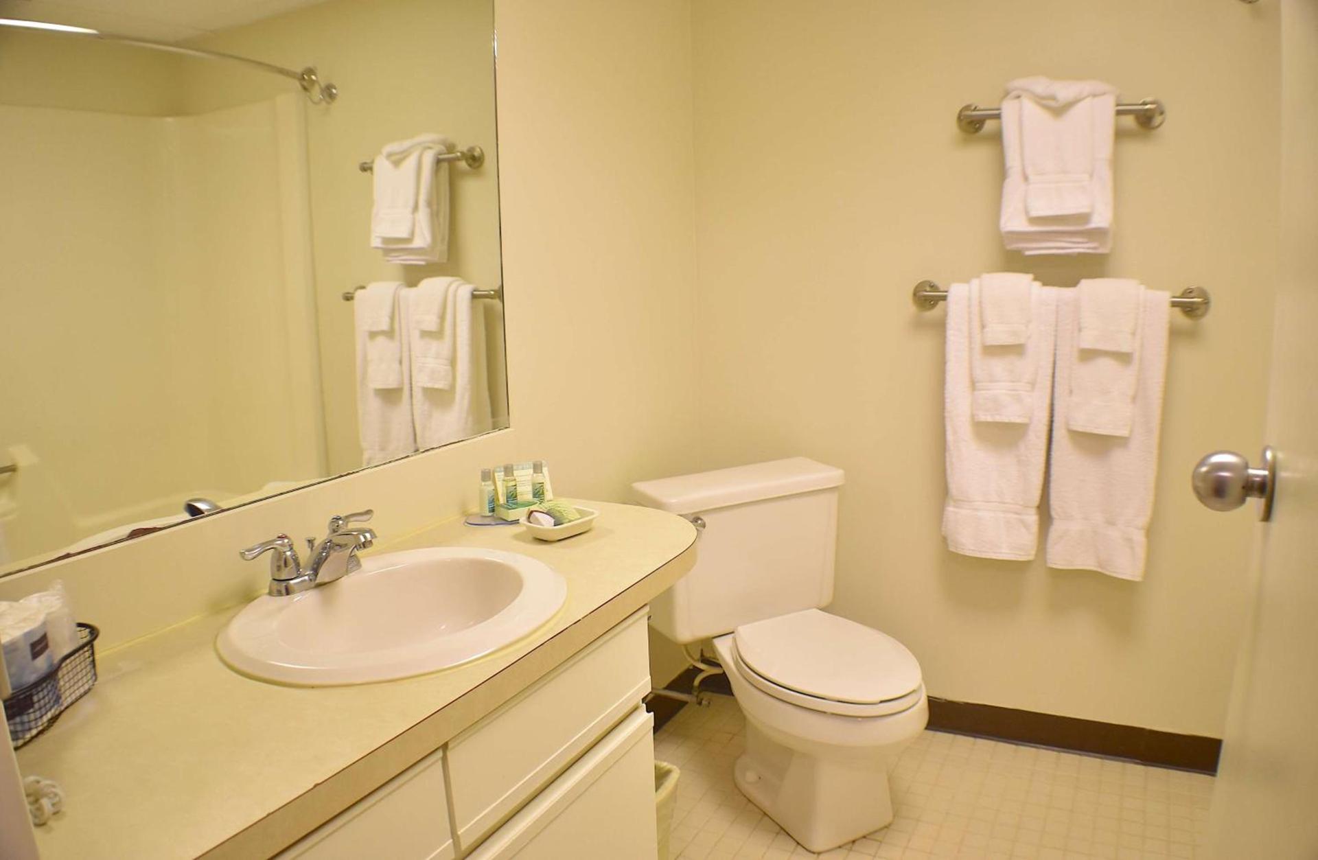 Fireside Inn & Suites Gilford photo 37