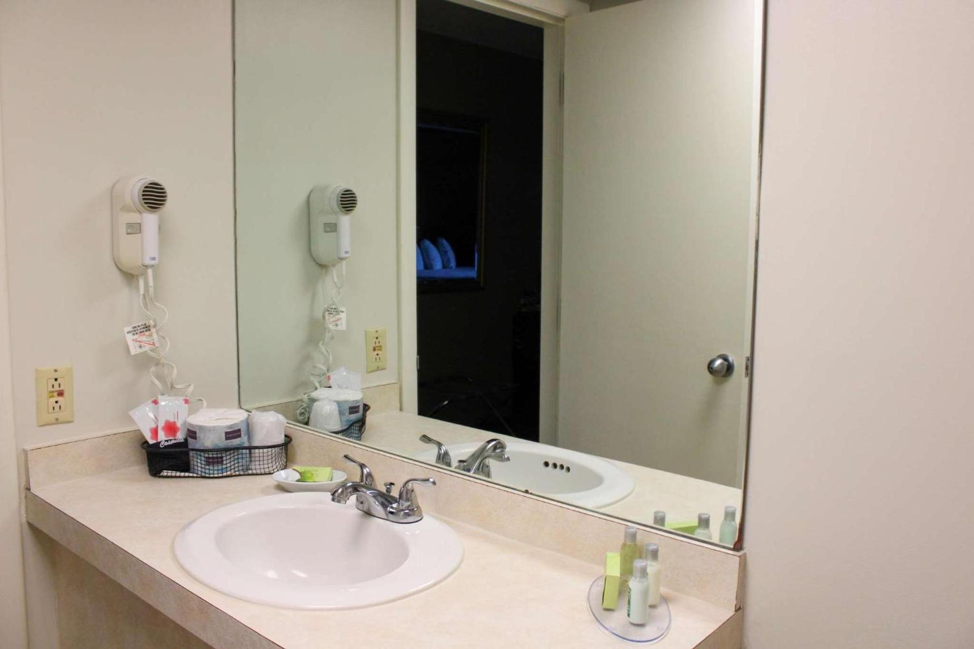 Fireside Inn & Suites Gilford photo 46