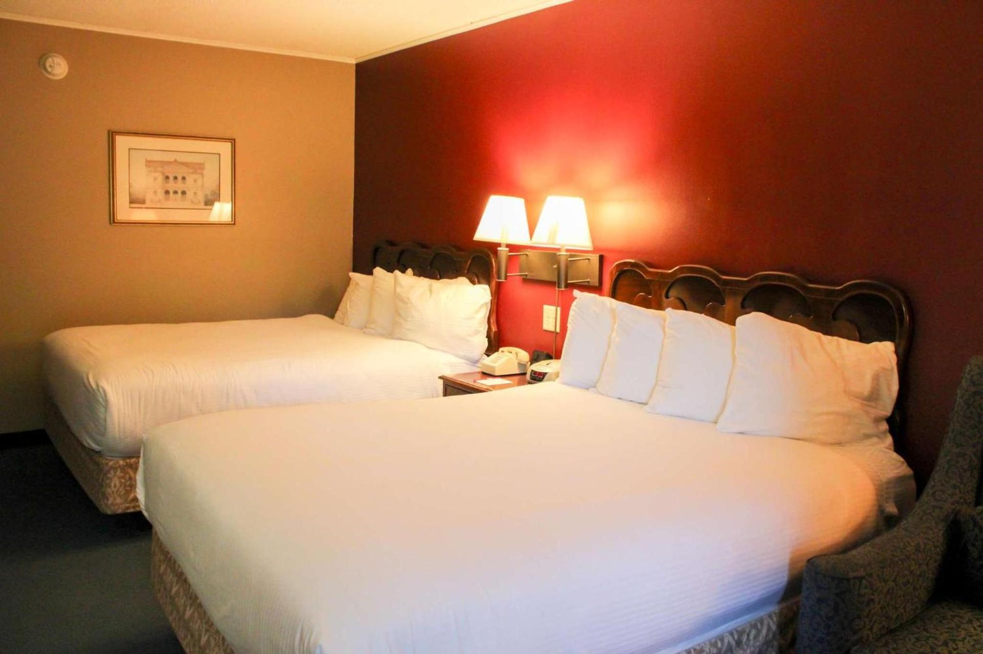 Fireside Inn & Suites Gilford photo 48