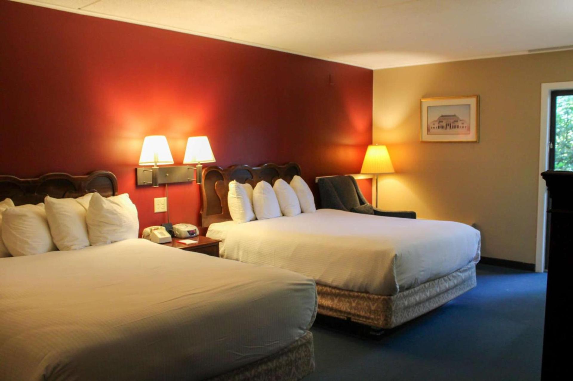Fireside Inn & Suites Gilford photo 49