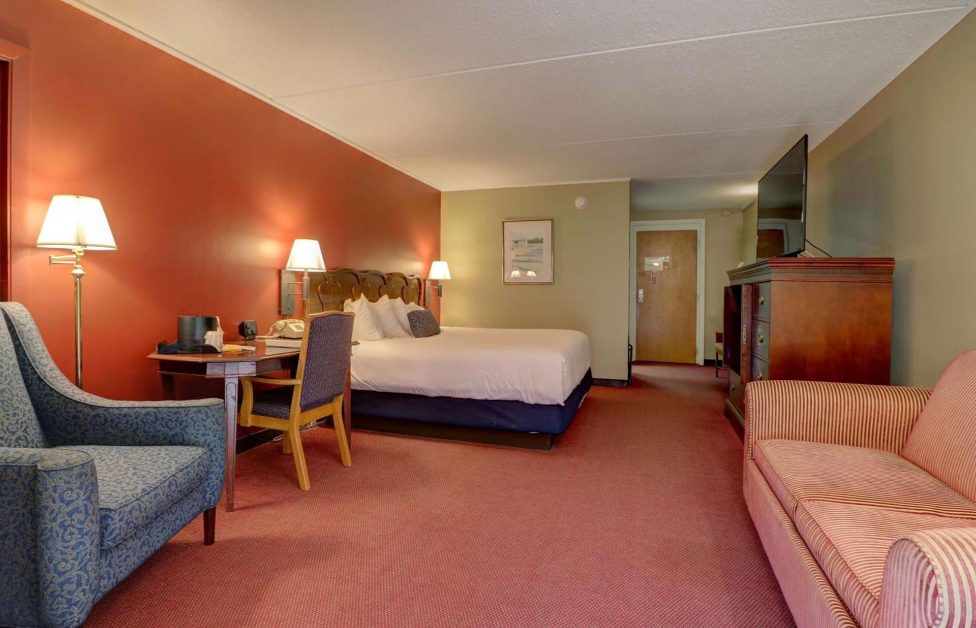 Fireside Inn & Suites Gilford photo 53