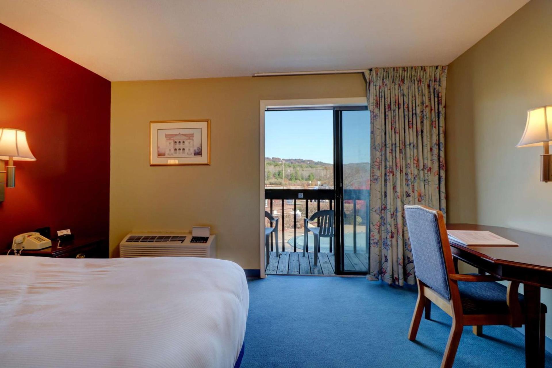Fireside Inn & Suites Gilford photo 55
